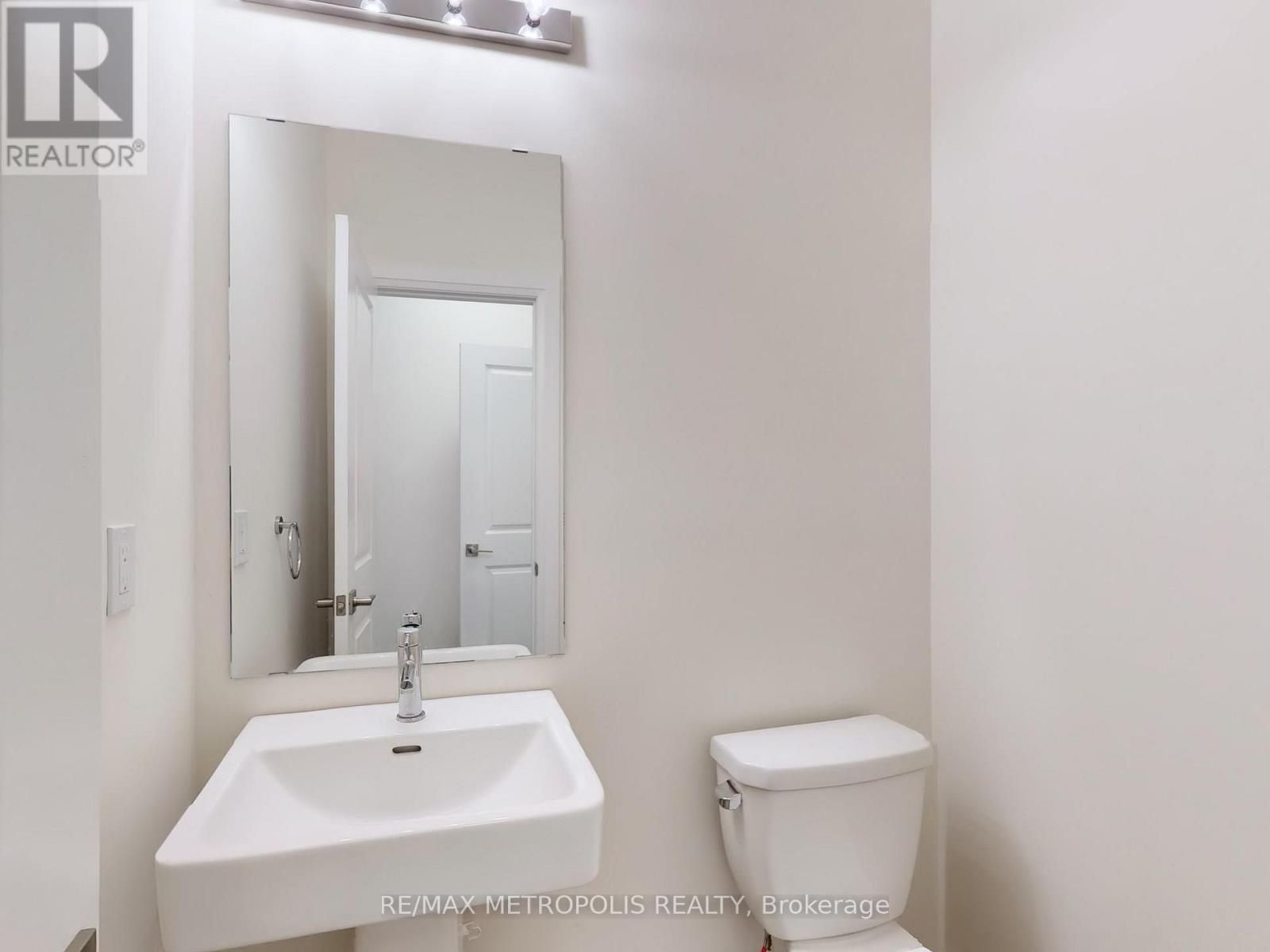 Main - 21 La Reine Avenue, Richmond Hill, Ontario  L4E 2Y8 - Photo 12 - N12428773