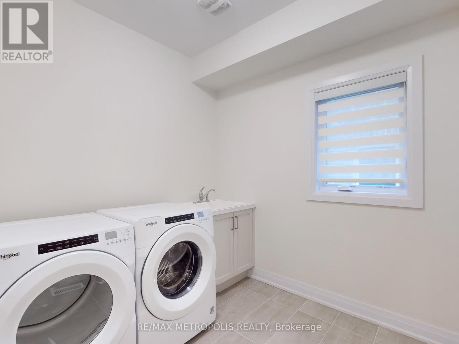 Main - 21 La Reine Avenue, Richmond Hill, Ontario  L4E 2Y8 - Photo 13 - N12428773