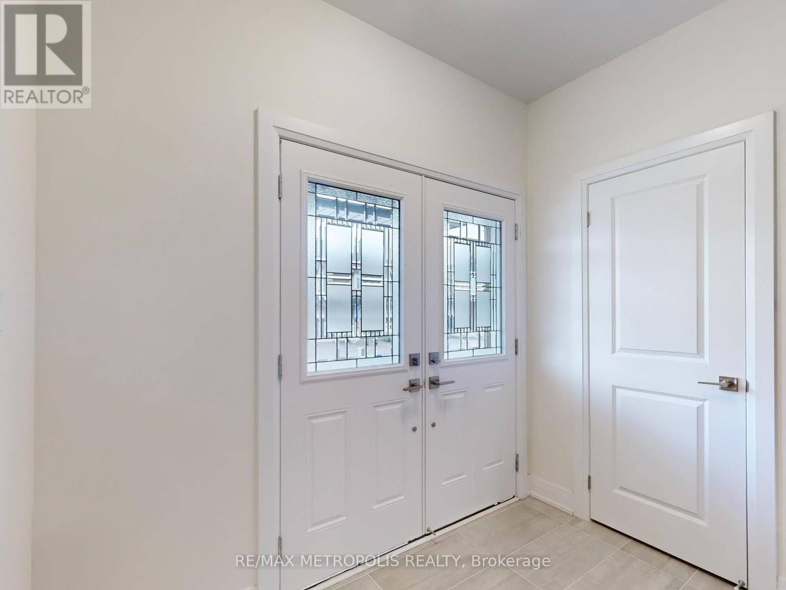 Main - 21 La Reine Avenue, Richmond Hill, Ontario  L4E 2Y8 - Photo 14 - N12428773
