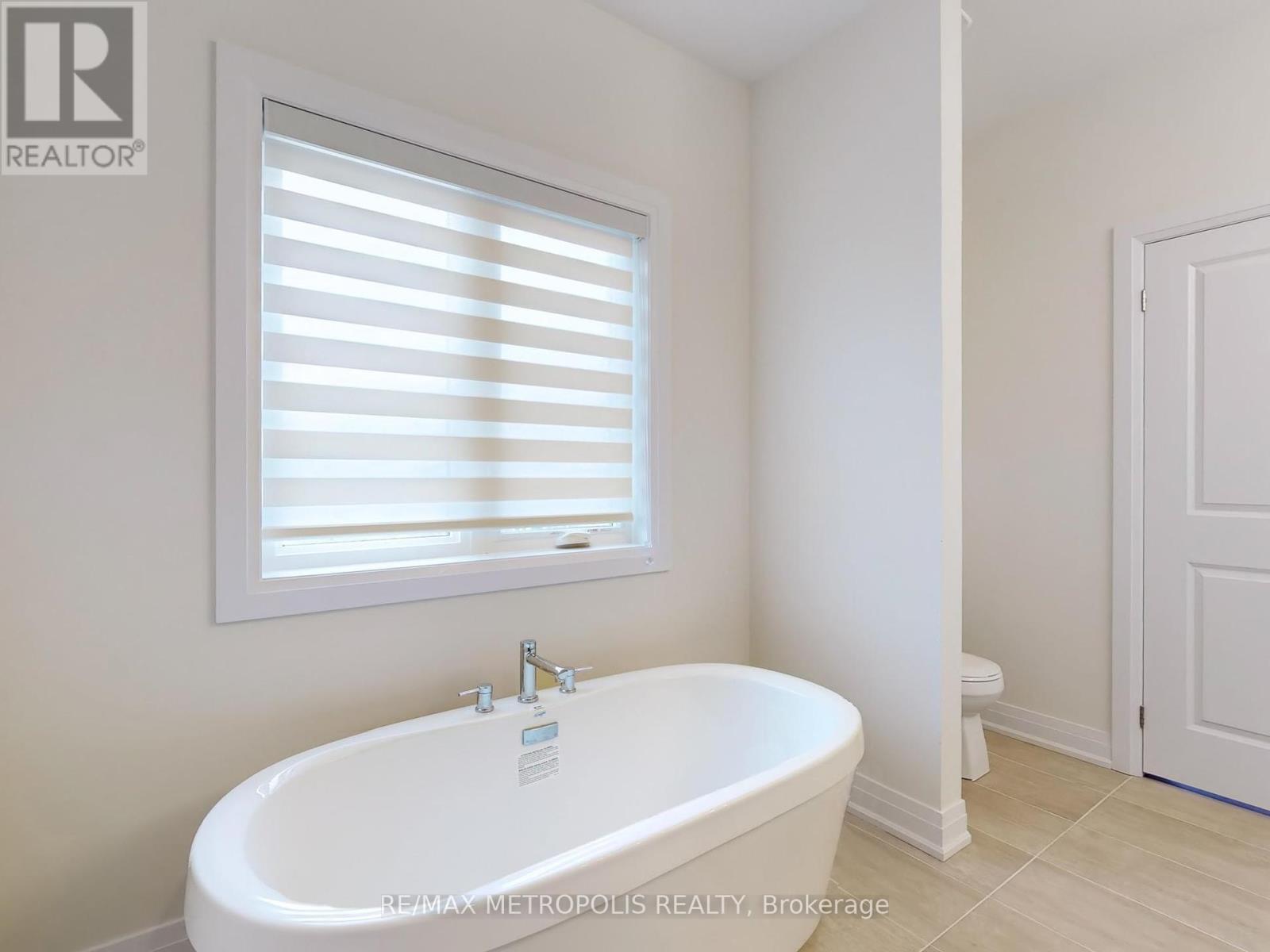 Main - 21 La Reine Avenue, Richmond Hill, Ontario  L4E 2Y8 - Photo 27 - N12428773