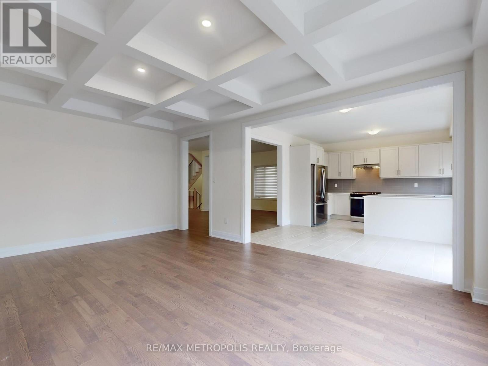 Main - 21 La Reine Avenue, Richmond Hill, Ontario  L4E 2Y8 - Photo 4 - N12428773