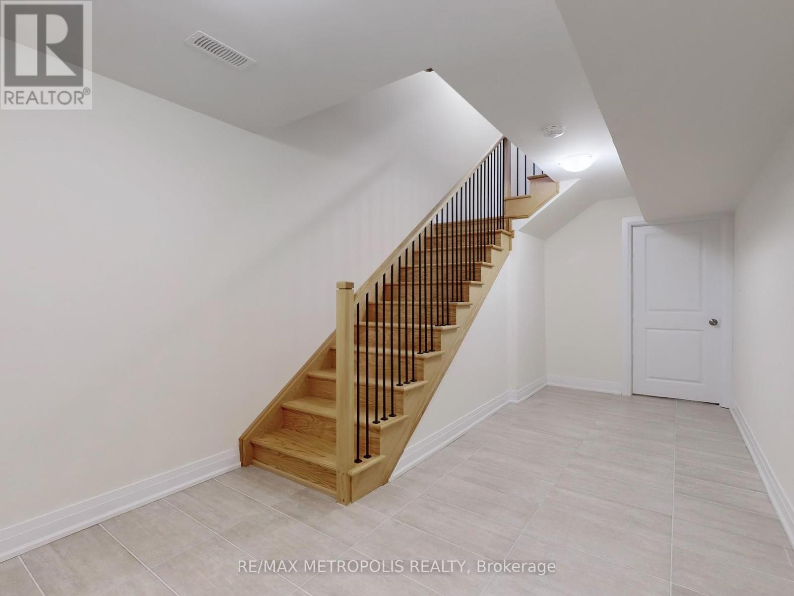 Main - 21 La Reine Avenue, Richmond Hill, Ontario  L4E 2Y8 - Photo 40 - N12428773
