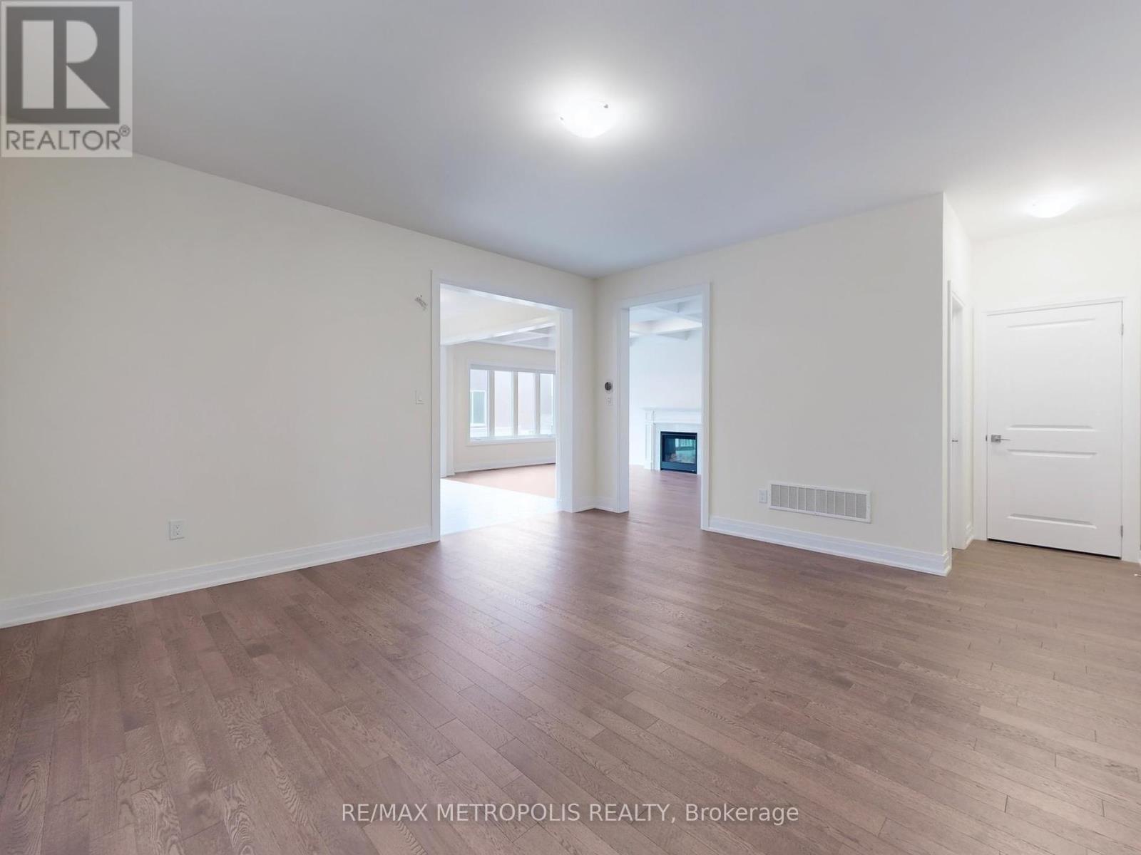 Main - 21 La Reine Avenue, Richmond Hill, Ontario  L4E 2Y8 - Photo 6 - N12428773