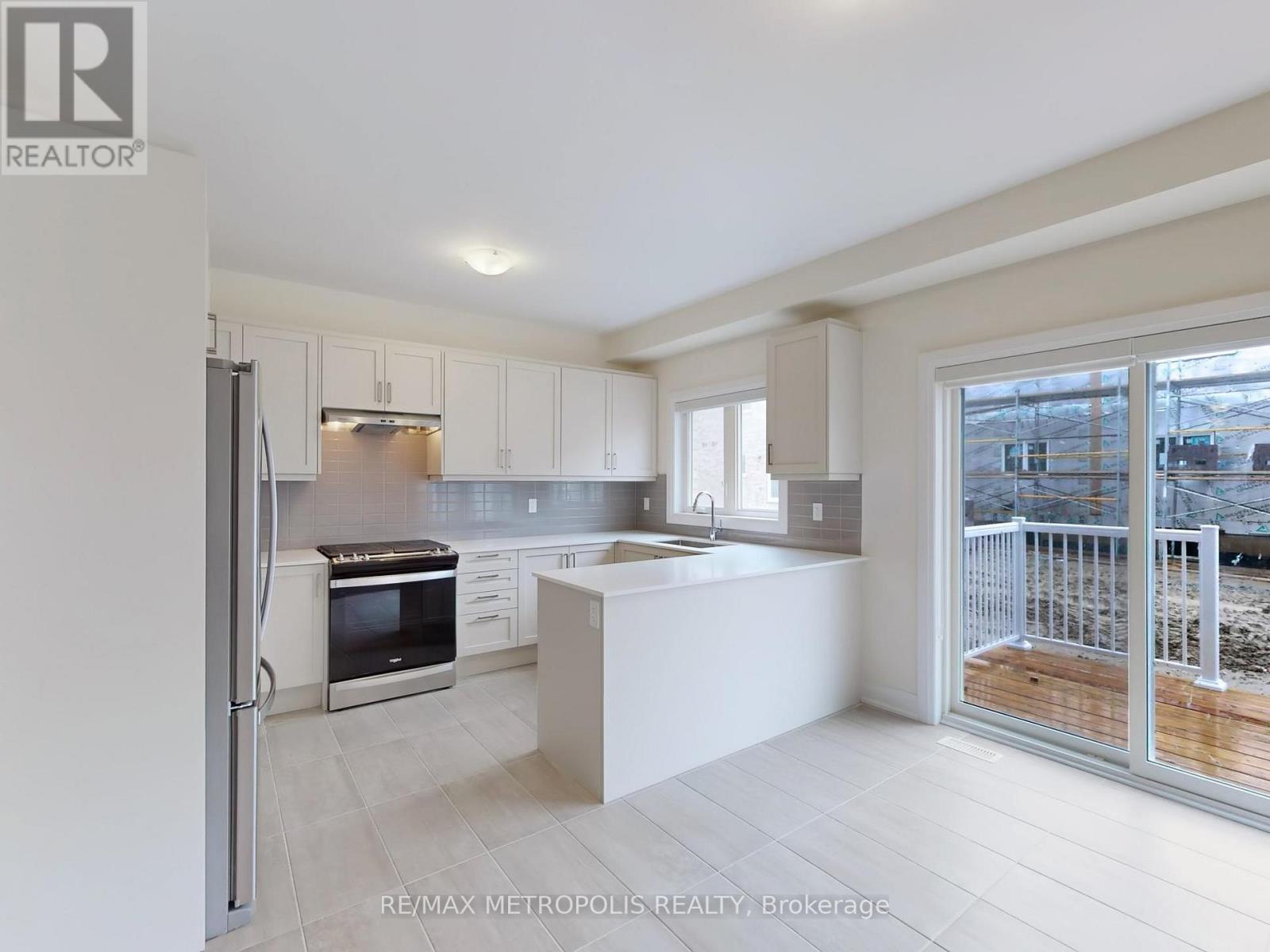 Main - 21 La Reine Avenue, Richmond Hill, Ontario  L4E 2Y8 - Photo 8 - N12428773