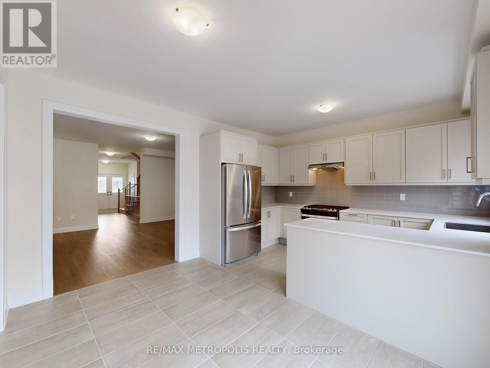Main - 21 La Reine Avenue, Richmond Hill, Ontario  L4E 2Y8 - Photo 9 - N12428773