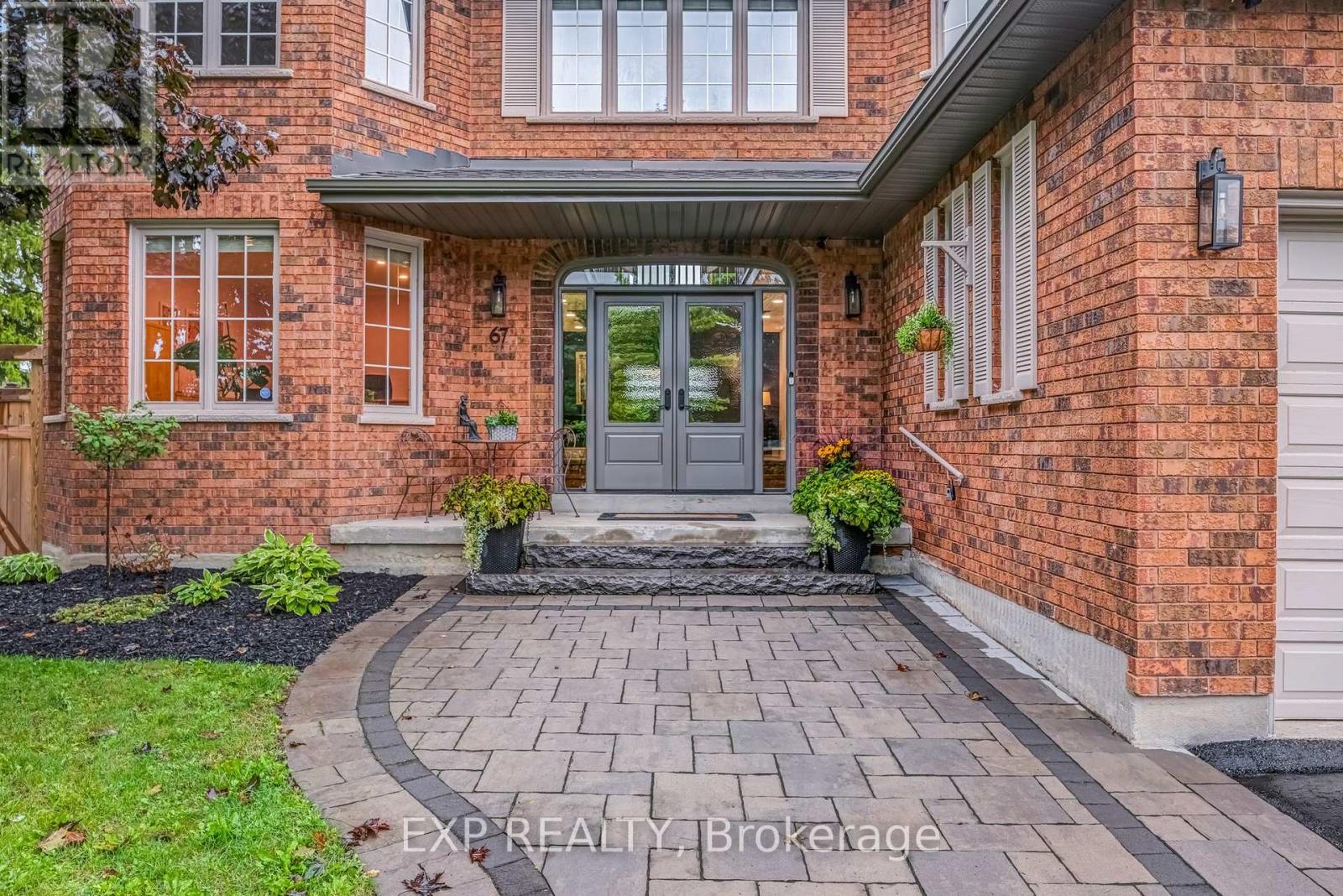 67 Geoffrey Crescent, Whitchurch-Stouffville, Ontario  L4A 5C1 - Photo 2 - N12428811