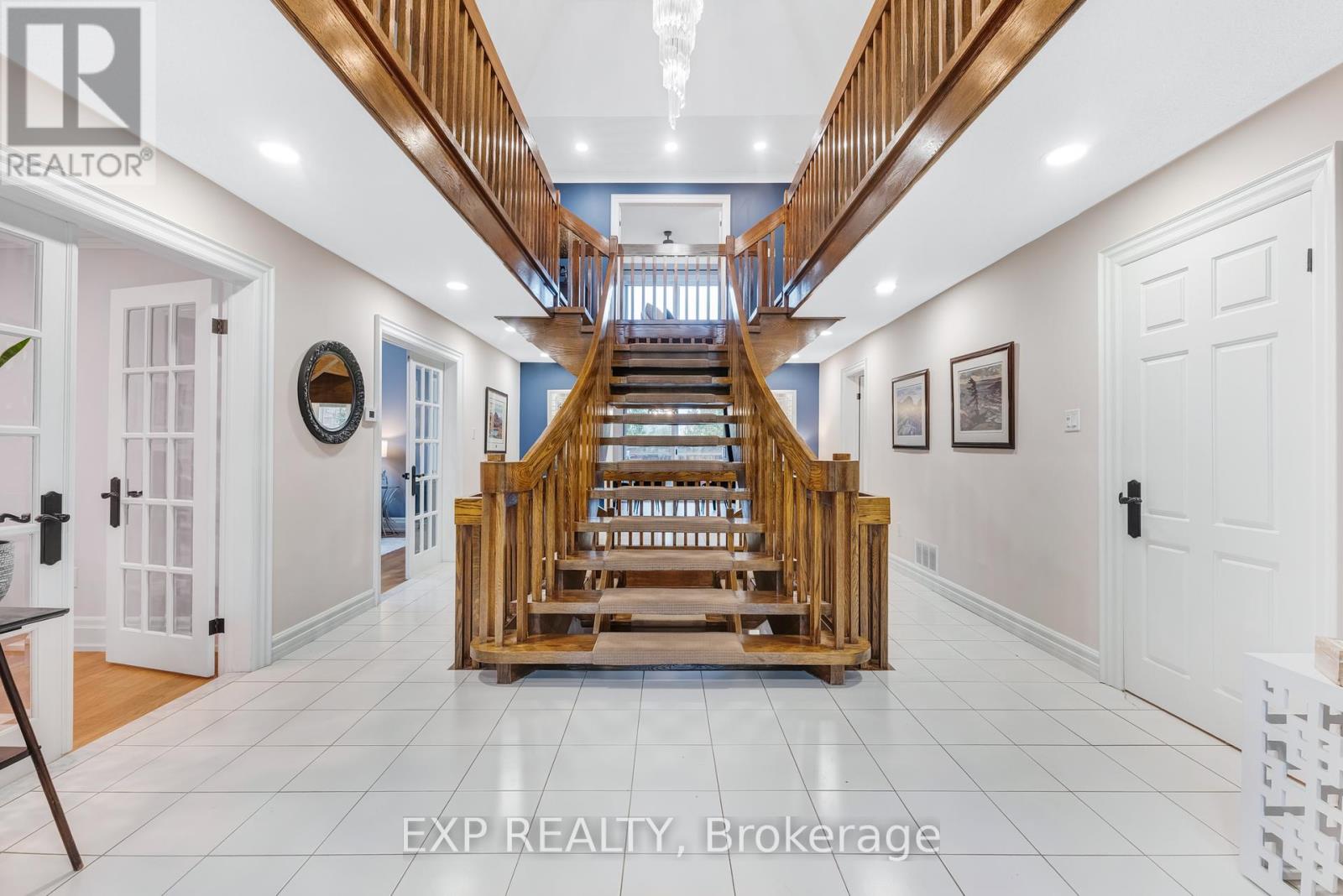 67 Geoffrey Crescent, Whitchurch-Stouffville, Ontario  L4A 5C1 - Photo 4 - N12428811
