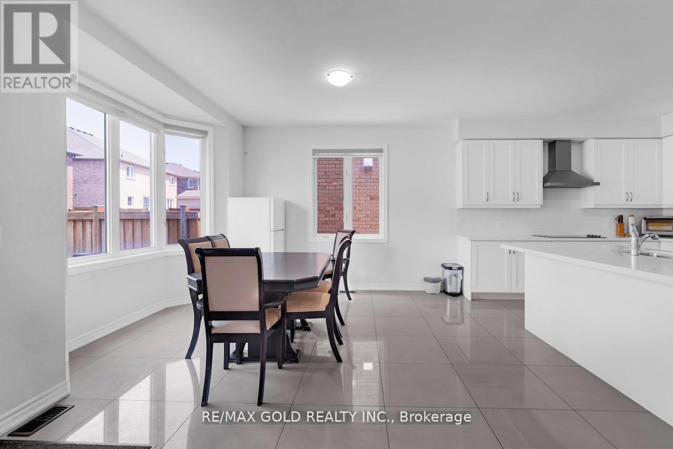 42 Valleybrook Crescent S, Caledon, Ontario  L7C 4C5 - Photo 12 - W12428686