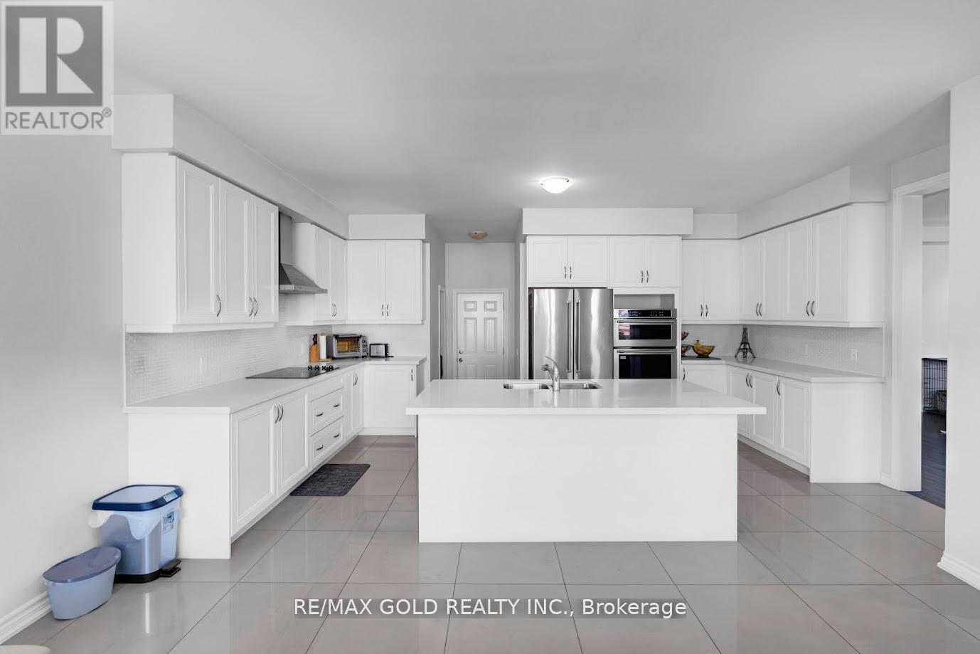 42 Valleybrook Crescent S, Caledon, Ontario  L7C 4C5 - Photo 13 - W12428686