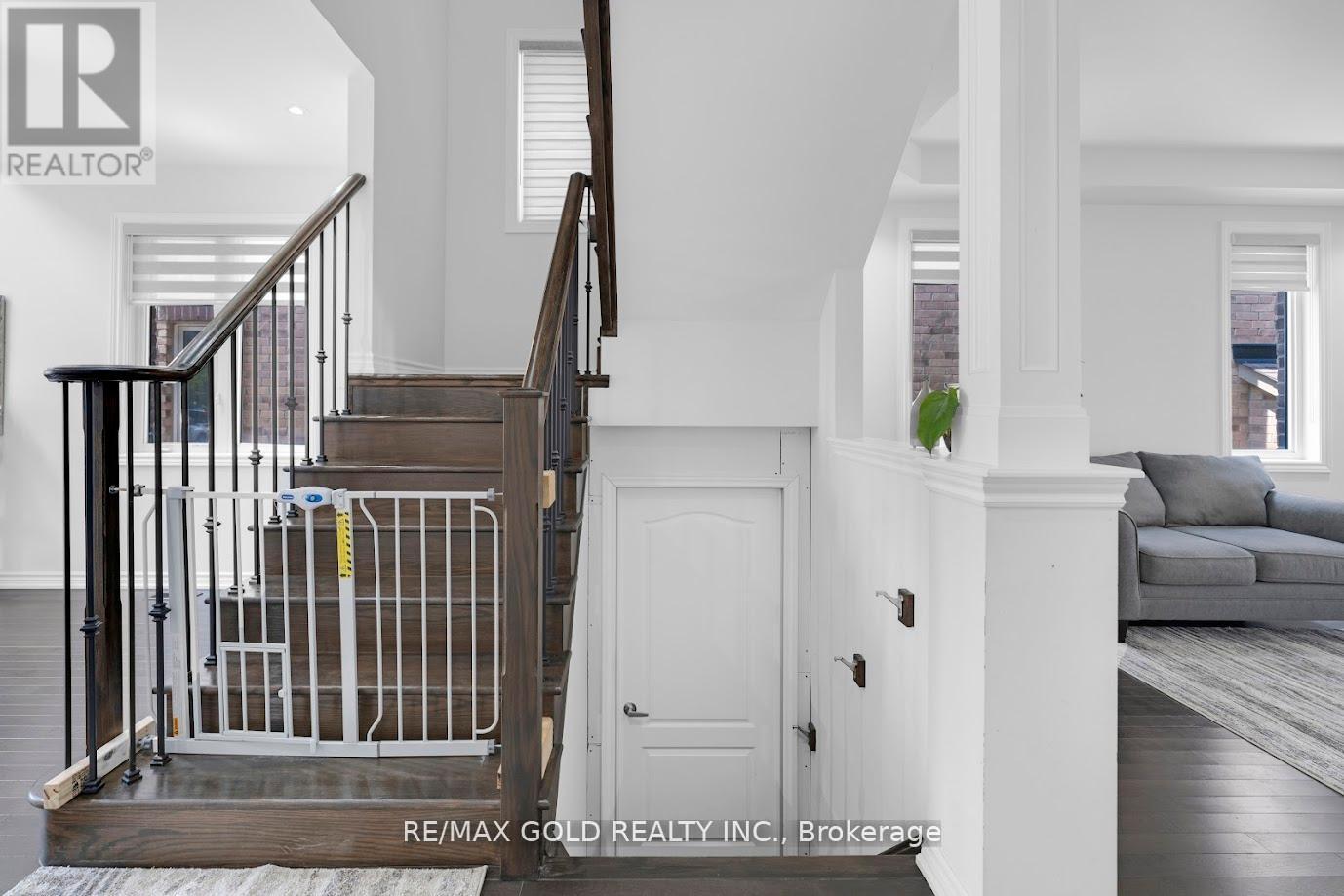 42 Valleybrook Crescent S, Caledon, Ontario  L7C 4C5 - Photo 6 - W12428686