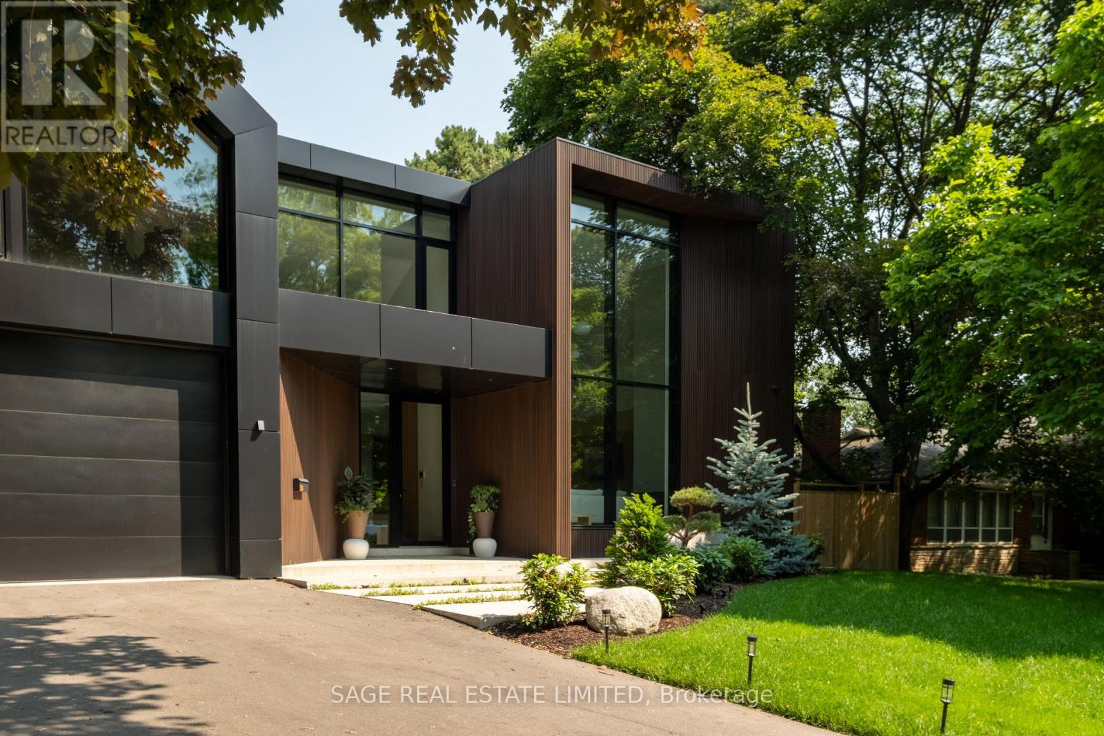 38 Ravensbourne Crescent, Toronto, Ontario  M9A 2A8 - Photo 44 - W12428688