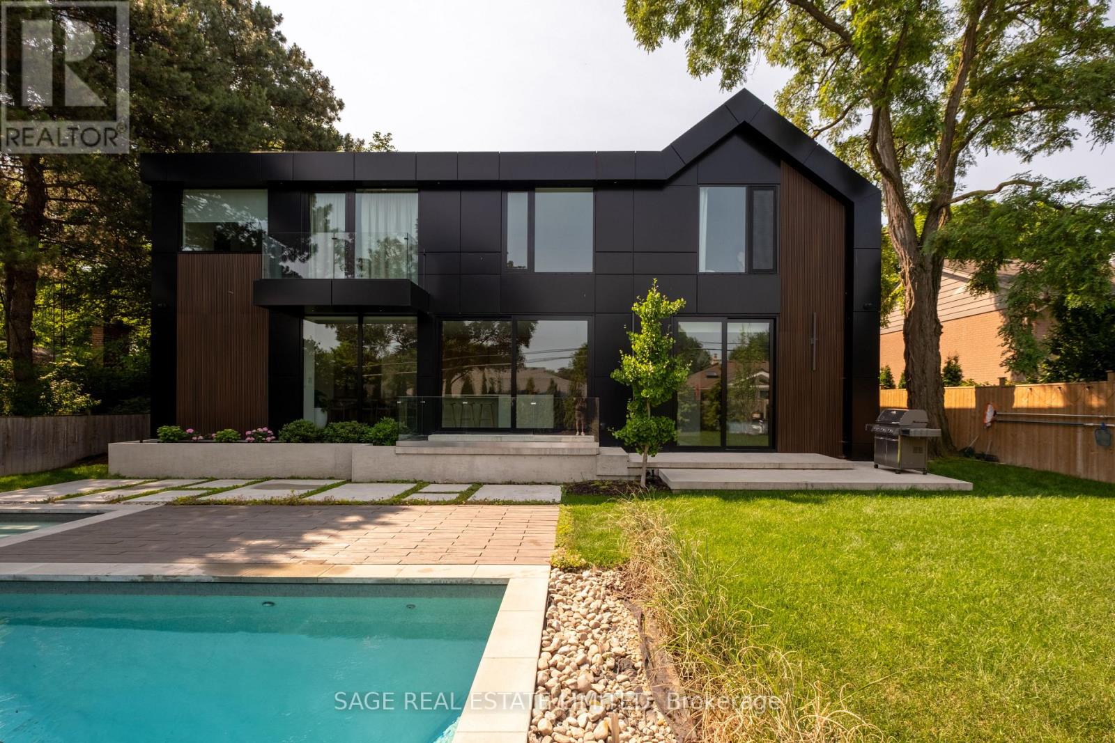 38 Ravensbourne Crescent, Toronto, Ontario  M9A 2A8 - Photo 45 - W12428688