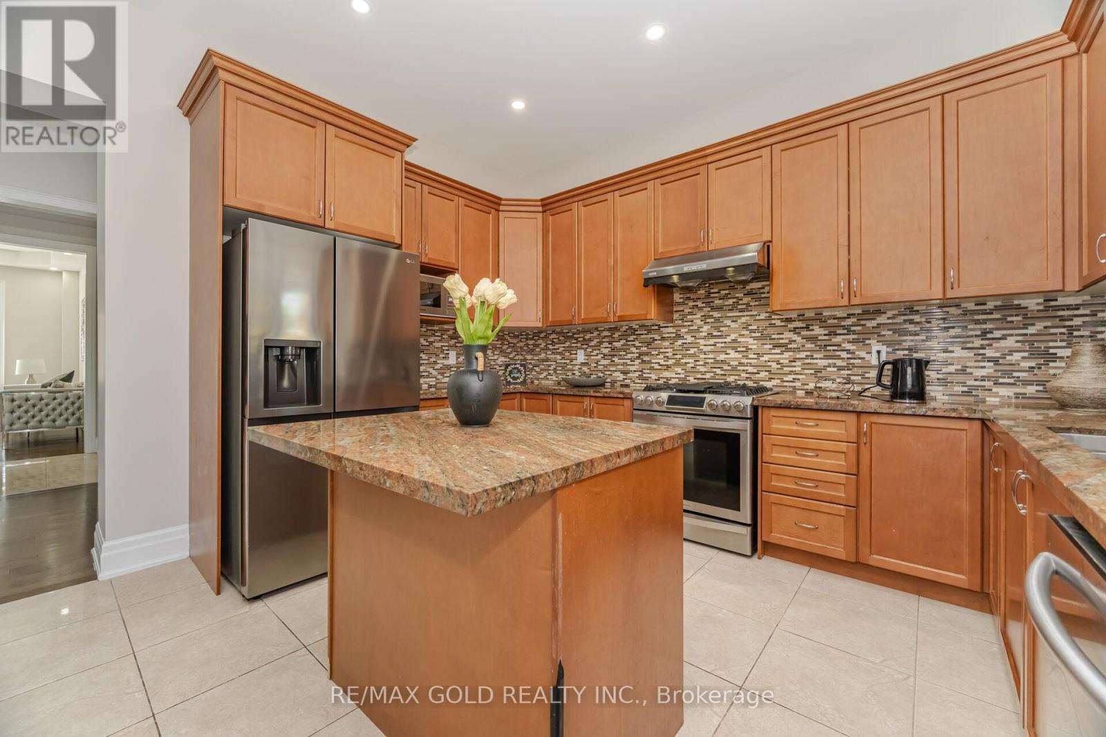 3 Sister Oreilly Road, Brampton, Ontario  L6P 4C6 - Photo 8 - W12428692