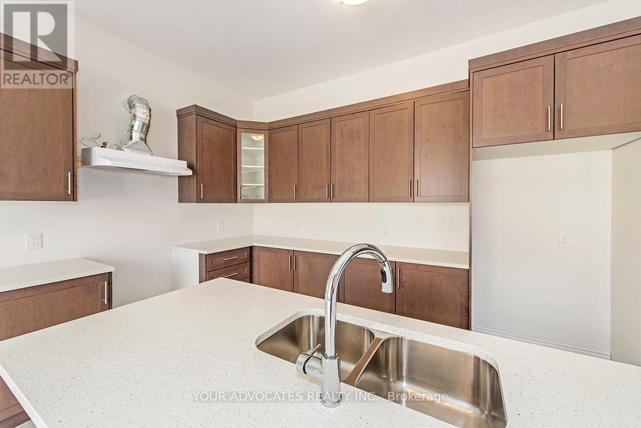 83 James Walker Avenue, Caledon, Ontario  L7C 4N1 - Photo 12 - W12428704