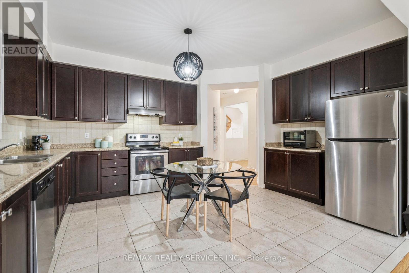 237 Valleyway Drive, Brampton, Ontario  L6X 0N9 - Photo 14 - W12428727
