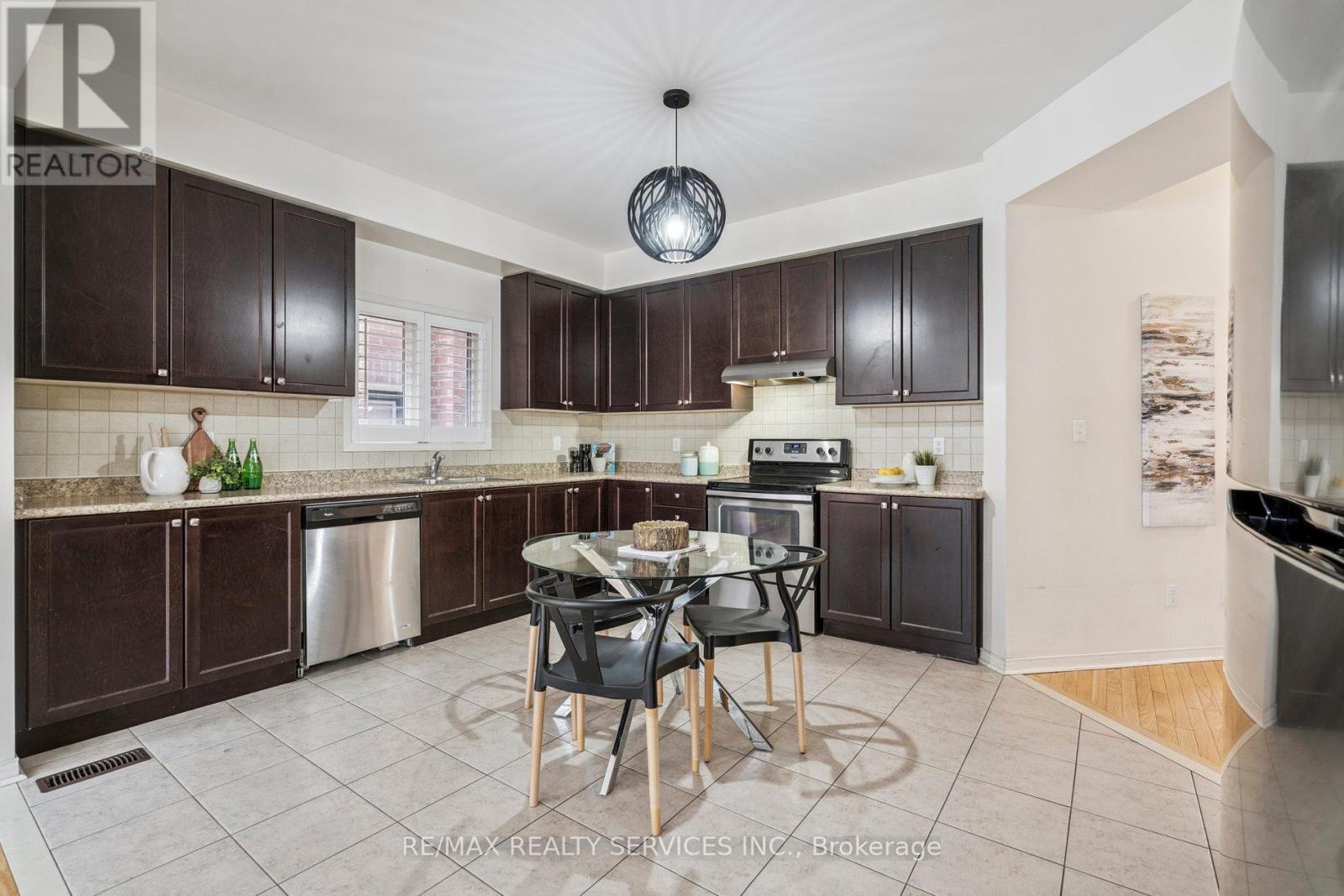 237 Valleyway Drive, Brampton, Ontario  L6X 0N9 - Photo 15 - W12428727