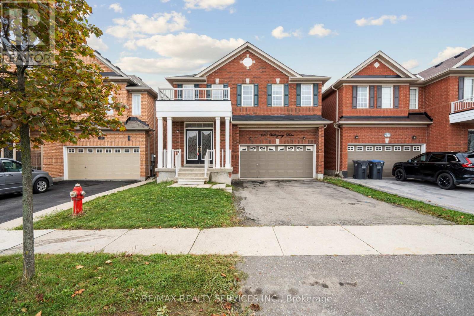 237 Valleyway Drive, Brampton, Ontario  L6X 0N9 - Photo 2 - W12428727