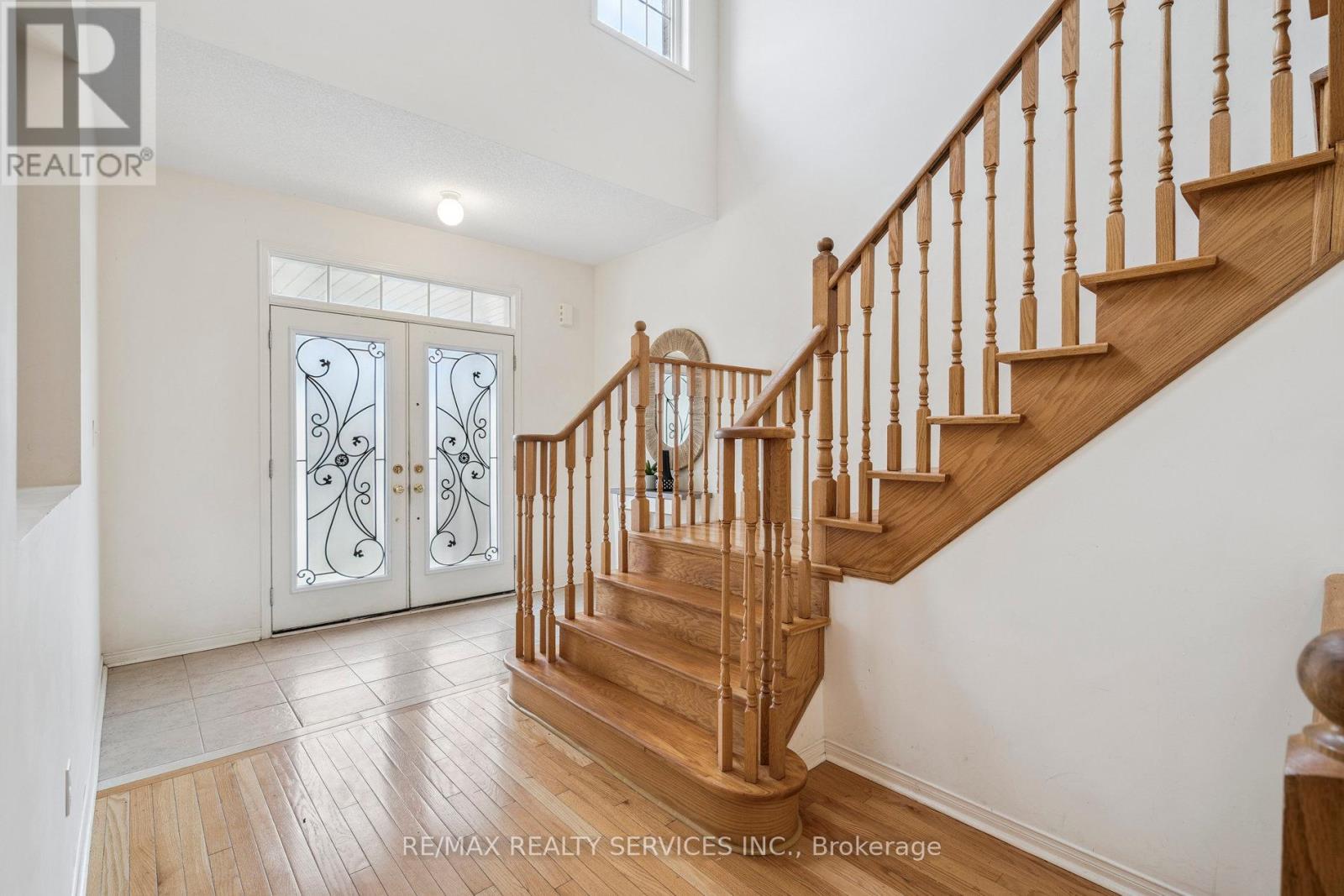 237 Valleyway Drive, Brampton, Ontario  L6X 0N9 - Photo 3 - W12428727