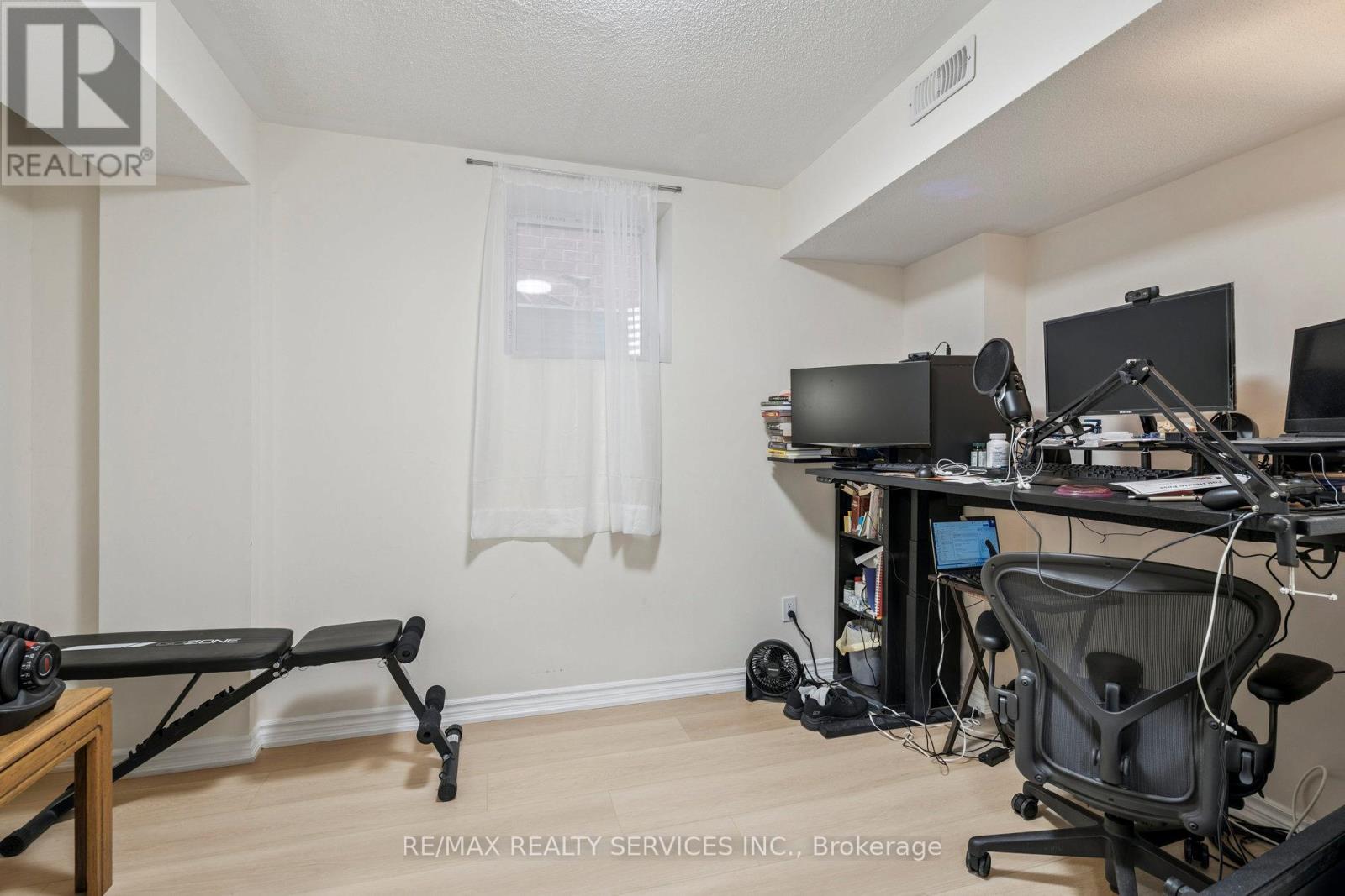 237 Valleyway Drive, Brampton, Ontario  L6X 0N9 - Photo 43 - W12428727