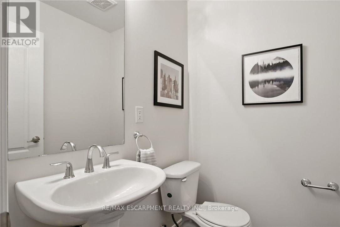 2570 Grand Oak Trail, Oakville, Ontario  L6M 0S4 - Photo 11 - W12428764