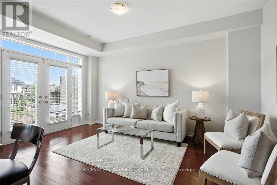 2570 Grand Oak Trail, Oakville, Ontario  L6M 0S4 - Photo 7 - W12428764