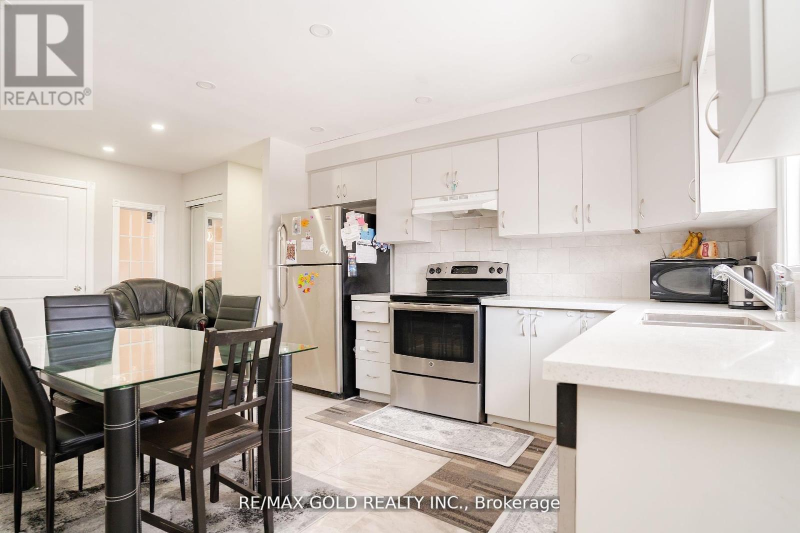 65 Abell Drive, Brampton, Ontario  L6V 2W1 - Photo 10 - W12428768