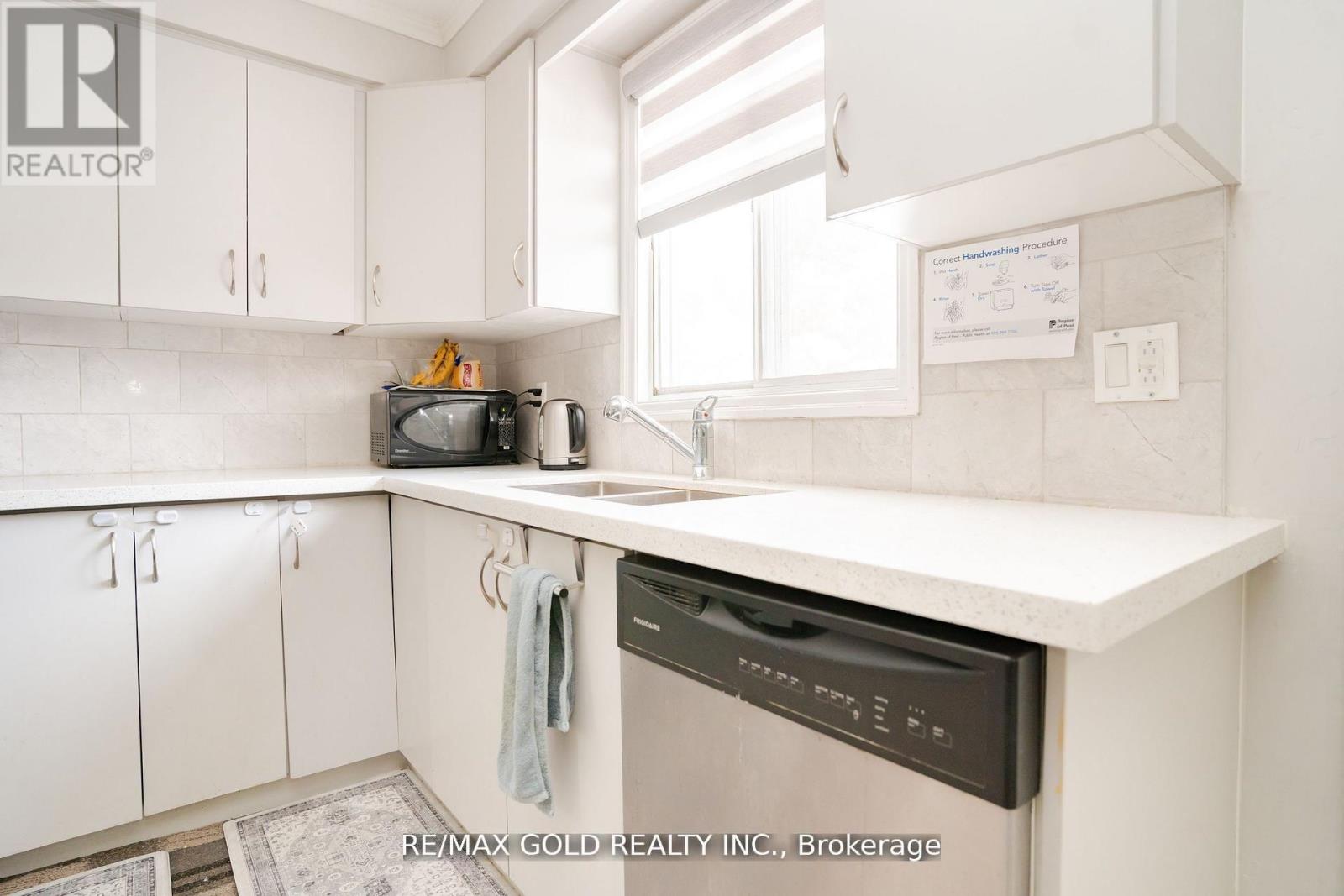 65 Abell Drive, Brampton, Ontario  L6V 2W1 - Photo 11 - W12428768