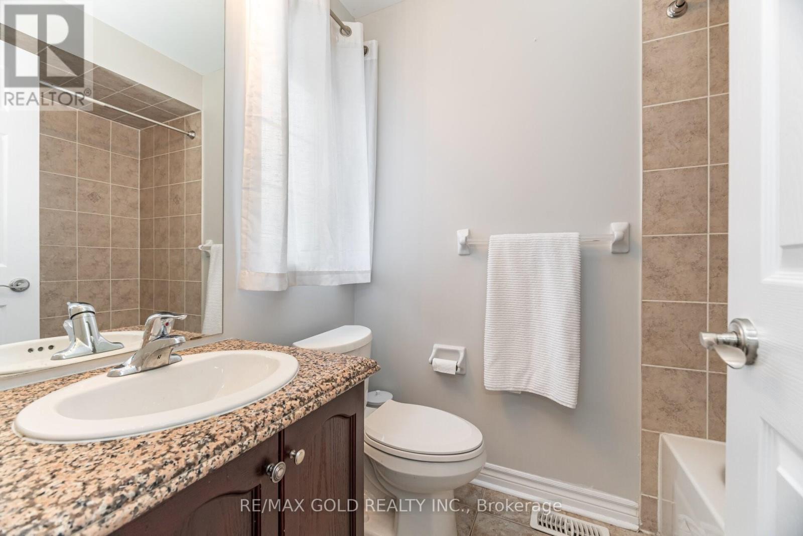 15 Oakhaven Road, Brampton, Ontario  L6P 2Y3 - Photo 22 - W12428803
