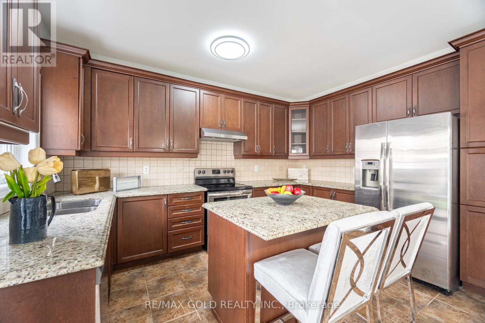 15 Oakhaven Road, Brampton, Ontario  L6P 2Y3 - Photo 8 - W12428803