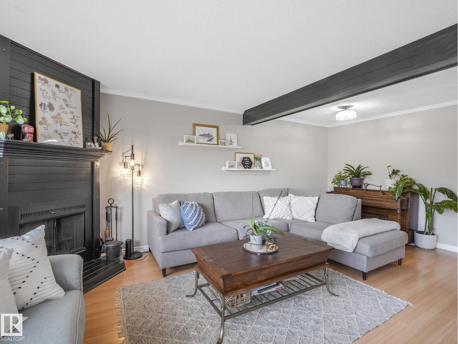 3515 42 AV NW, edmonton, Alberta