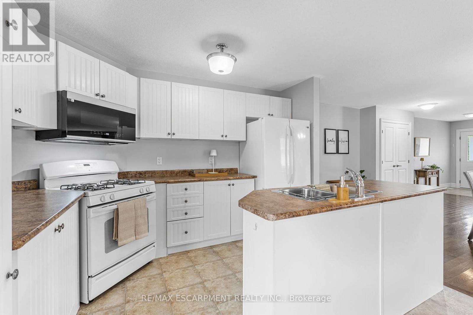 33 Sarah Crescent, West Lincoln, Ontario  L0R 2A0 - Photo 10 - X12428668