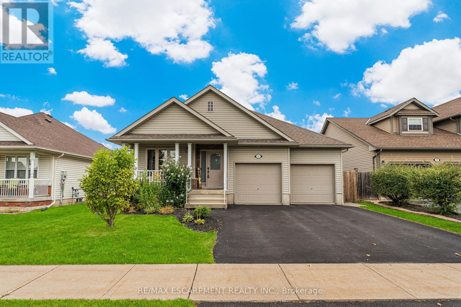 33 Sarah Crescent, West Lincoln, Ontario  L0R 2A0 - Photo 2 - X12428668