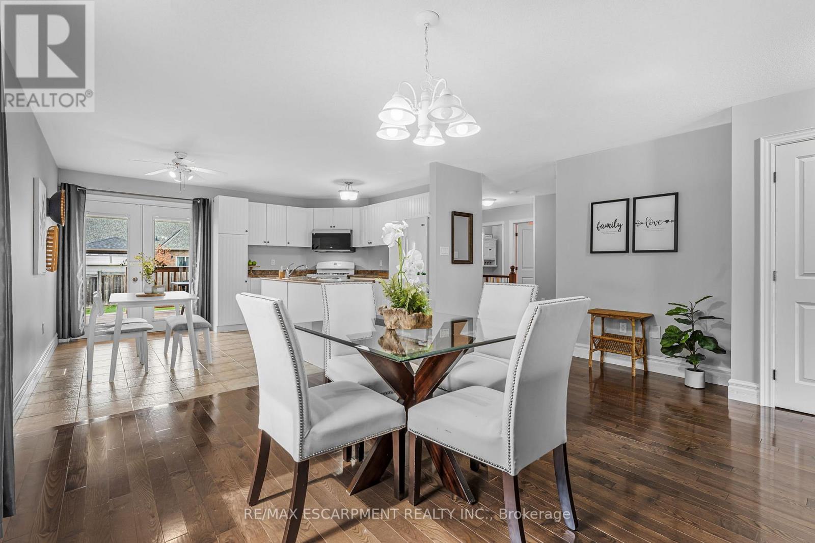 33 Sarah Crescent, West Lincoln, Ontario  L0R 2A0 - Photo 8 - X12428668