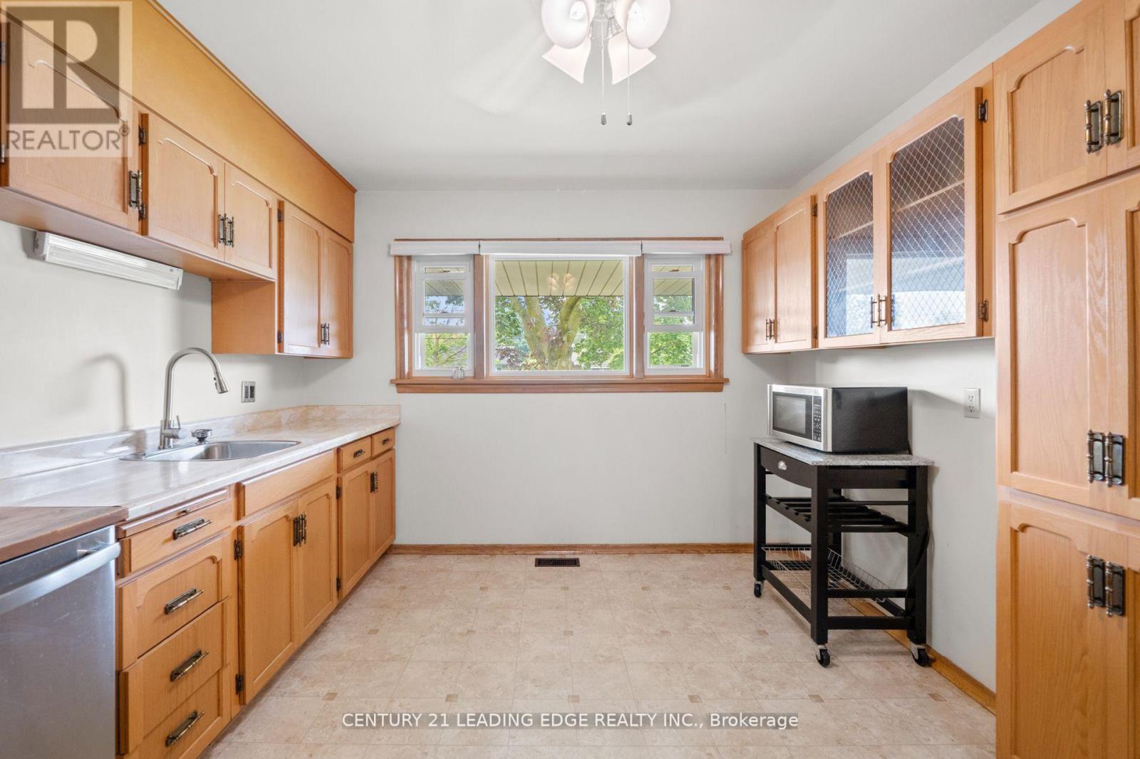 Main - 427 Krug Street, Kitchener, Ontario  N2B 1K9 - Photo 15 - X12428728