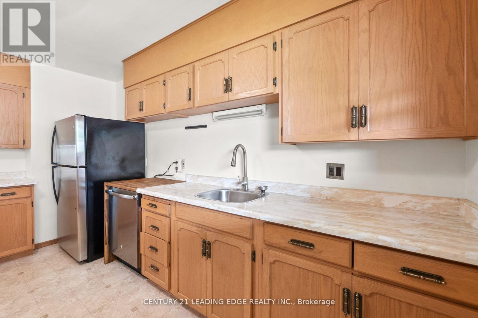 Main - 427 Krug Street, Kitchener, Ontario  N2B 1K9 - Photo 17 - X12428728
