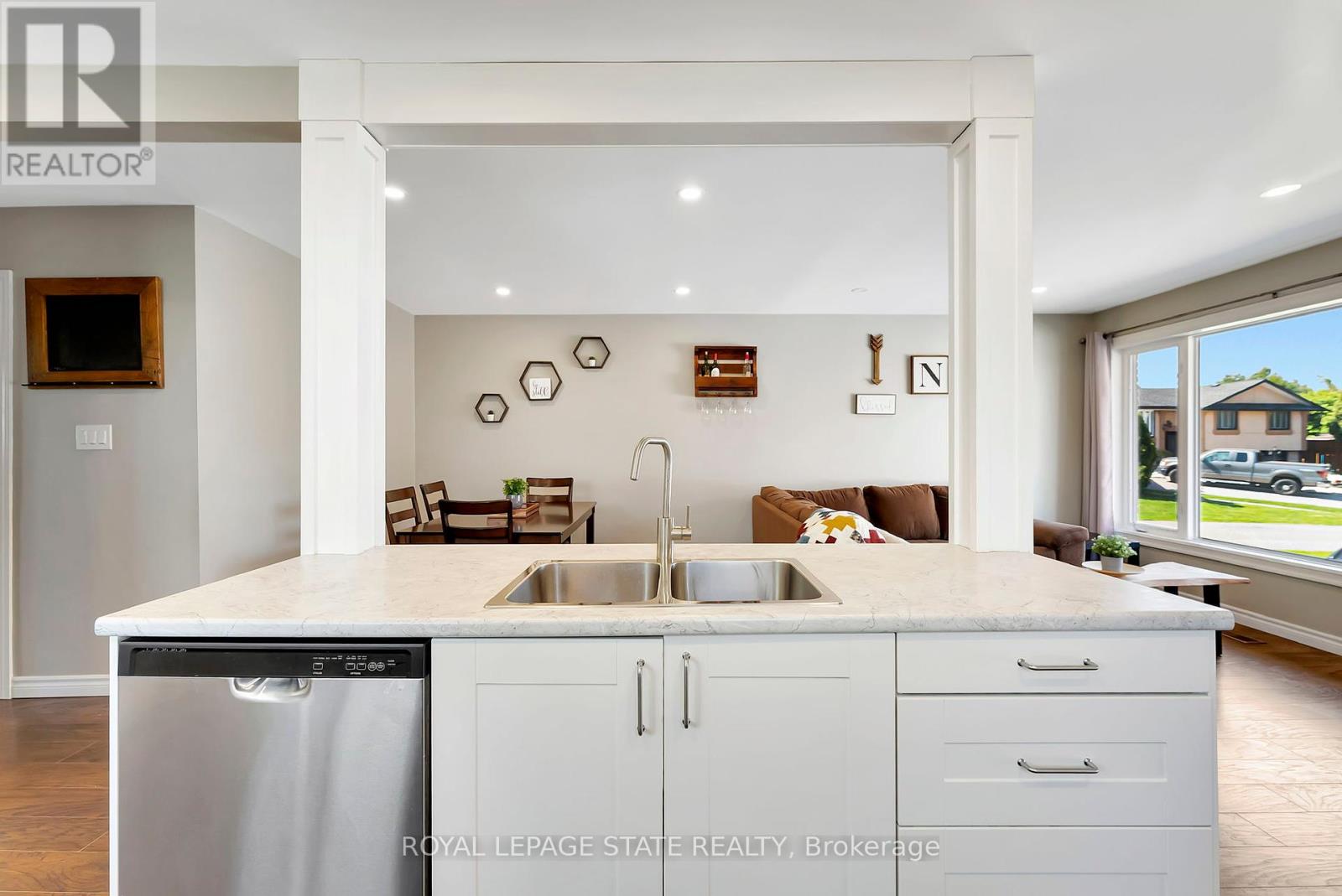 41 Yeoville Court, Hamilton, Ontario  L9C 5W4 - Photo 6 - X12428746