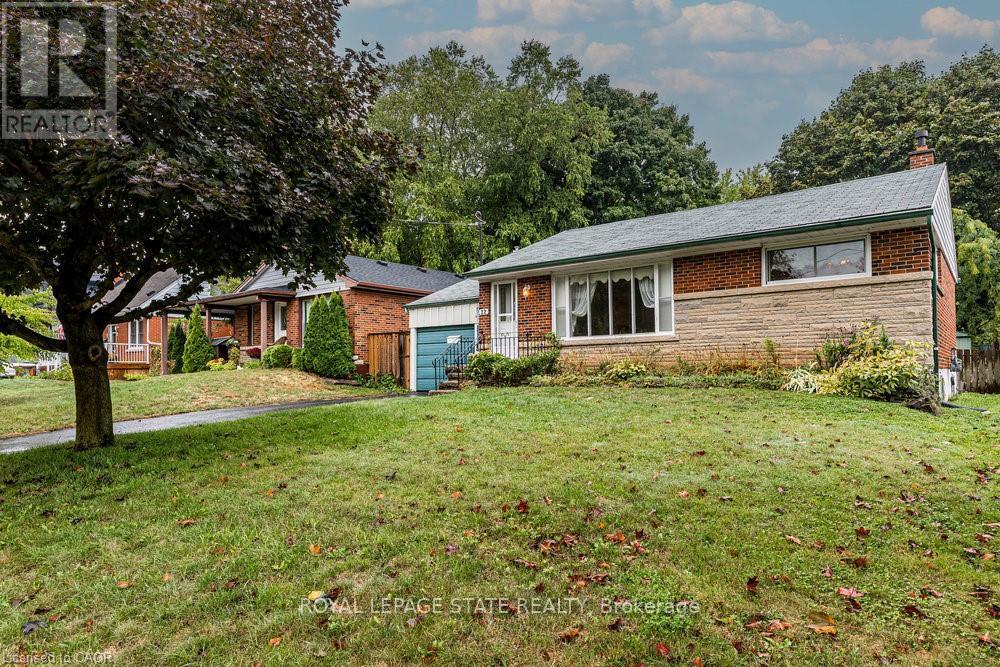 22 DUNNING COURT, Hamilton, Ontario