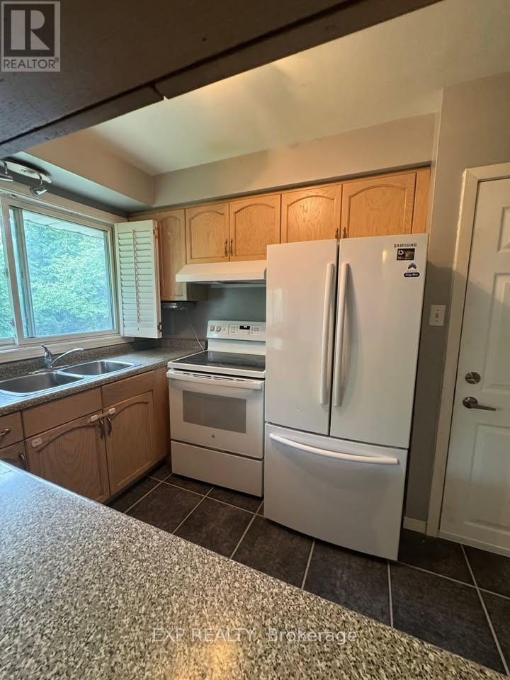 370 Greenbrook Drive, Kitchener, Ontario  N2M 4K4 - Photo 11 - X12428778