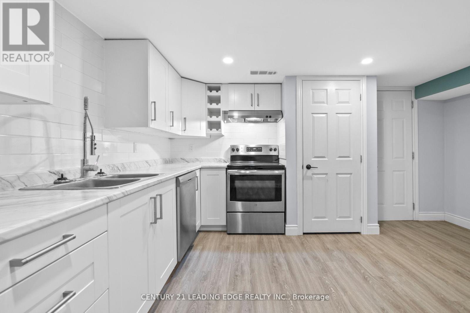 Lower - 427 Krug Street, Kitchener, Ontario  N2B 1K9 - Photo 9 - X12428804