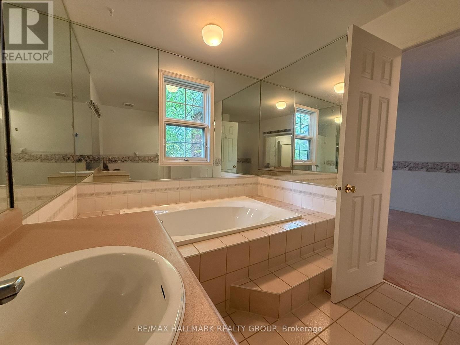195 Blackdome Crescent, Ottawa, Ontario  K2T 1A6 - Photo 25 - X12428730