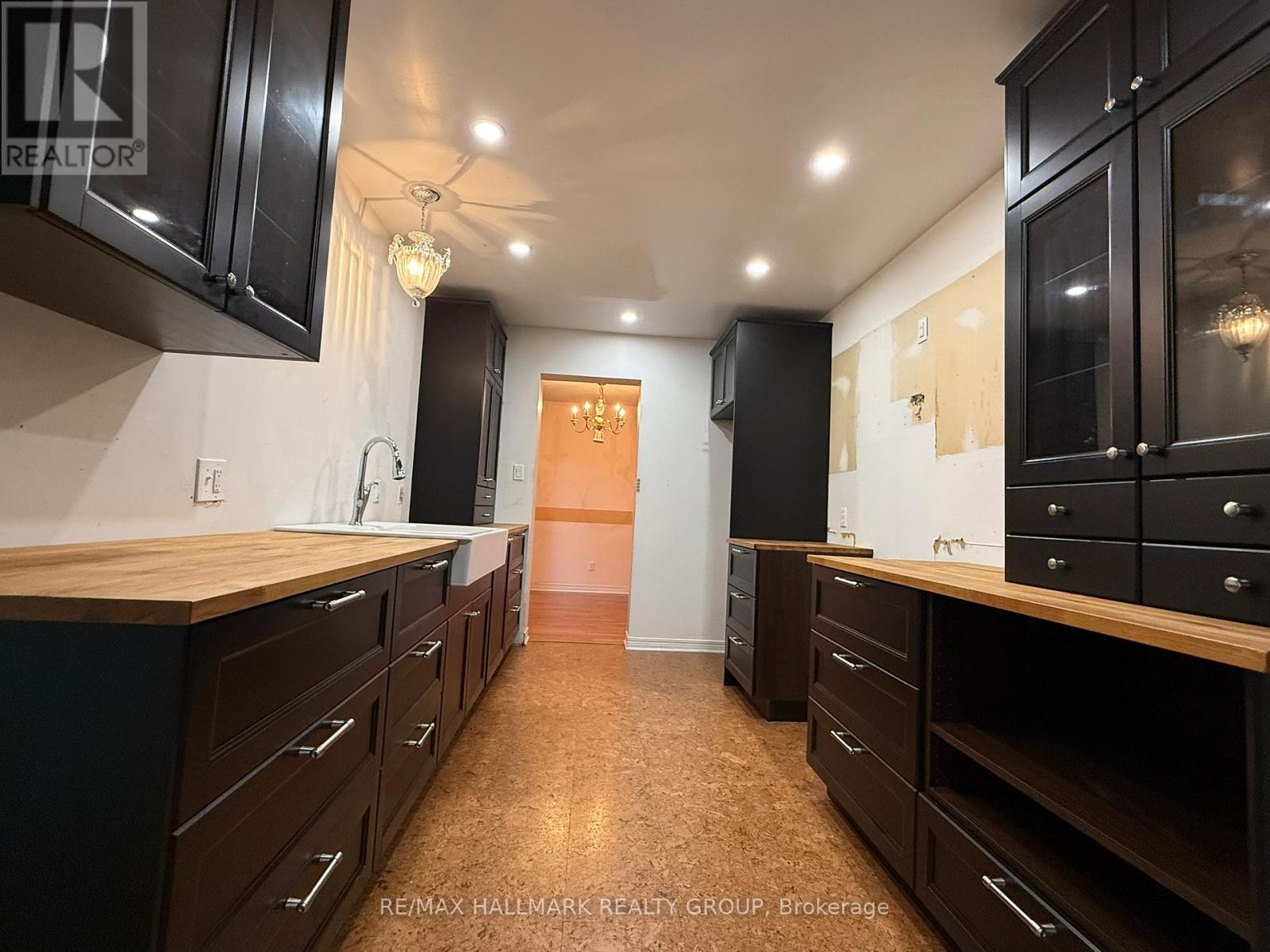 195 Blackdome Crescent, Ottawa, Ontario  K2T 1A6 - Photo 11 - X12428730