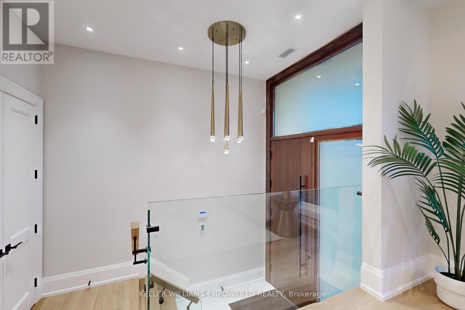 127 Joicey Boulevard, Toronto, Ontario  M5M 2T8 - Photo 4 - C12428876