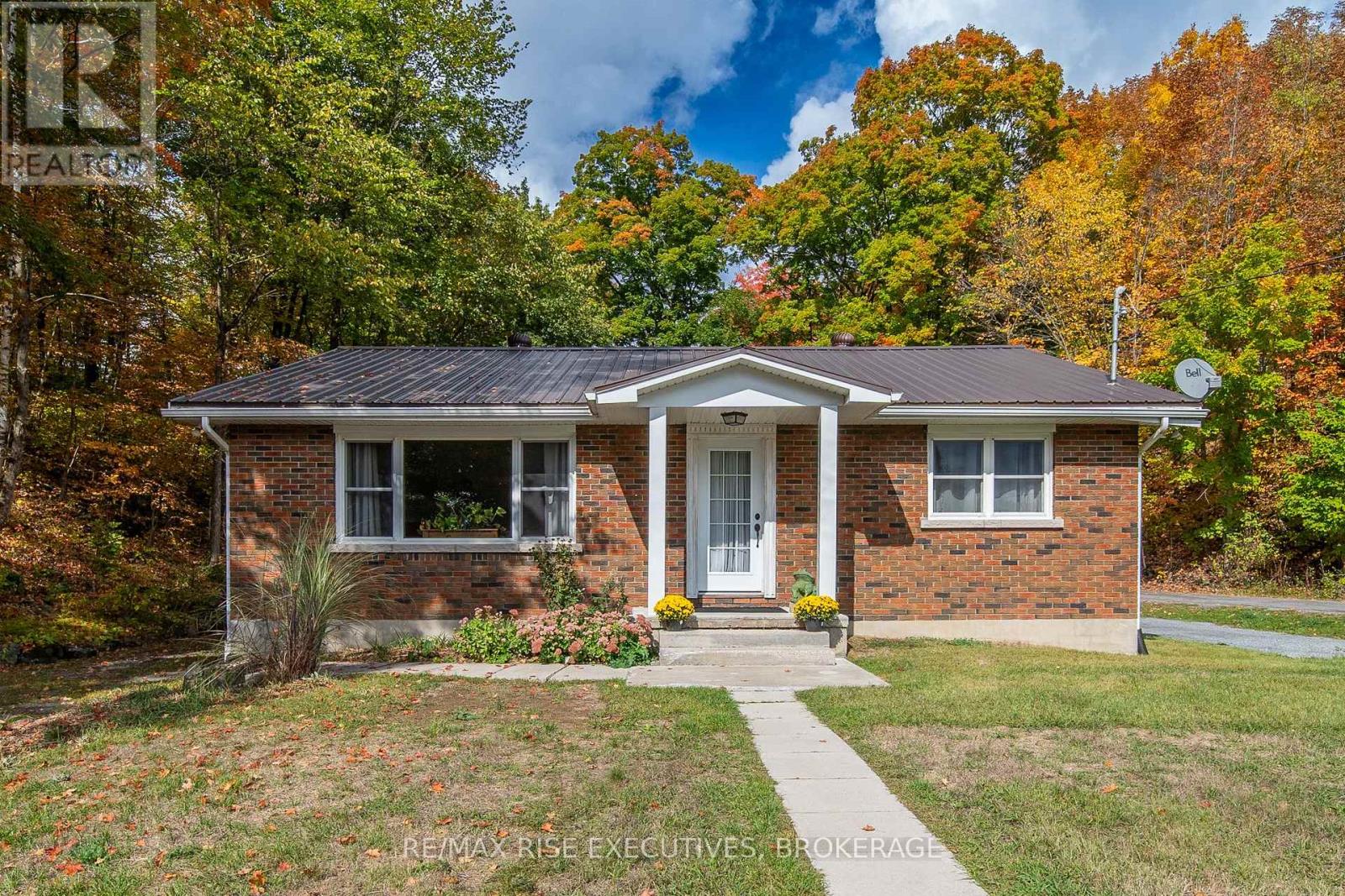 4358 Desert Lake Road, South Frontenac, Ontario  K0H 2W0 - Photo 2 - X12428902