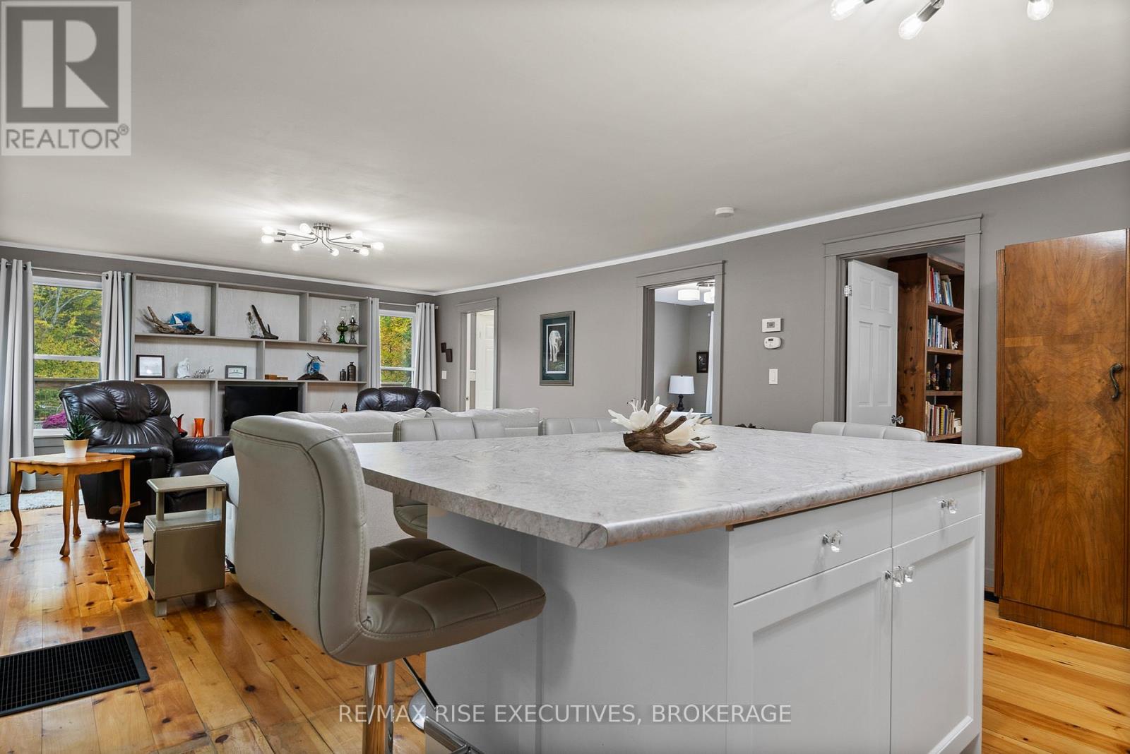 1017 Woods Lane, Frontenac, Ontario  K0H 1W0 - Photo 8 - X12428904
