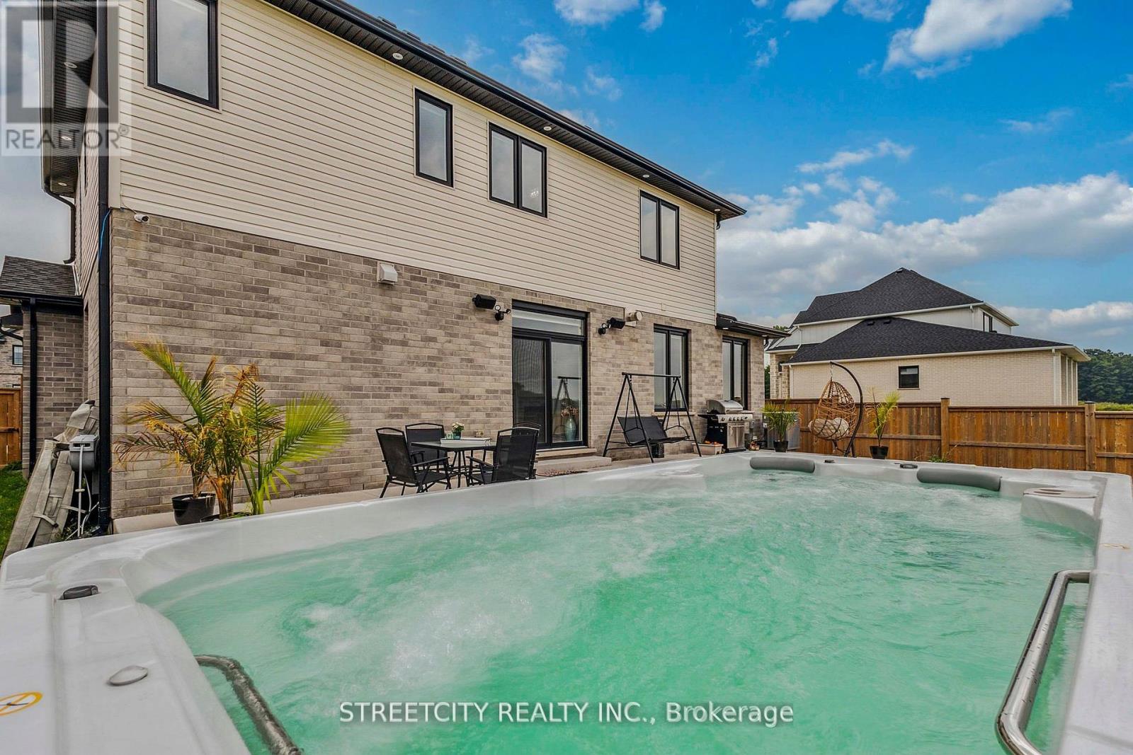 53 Arrowwood Path, Middlesex Centre, Ontario  N0M 2A0 - Photo 42 - X12429026