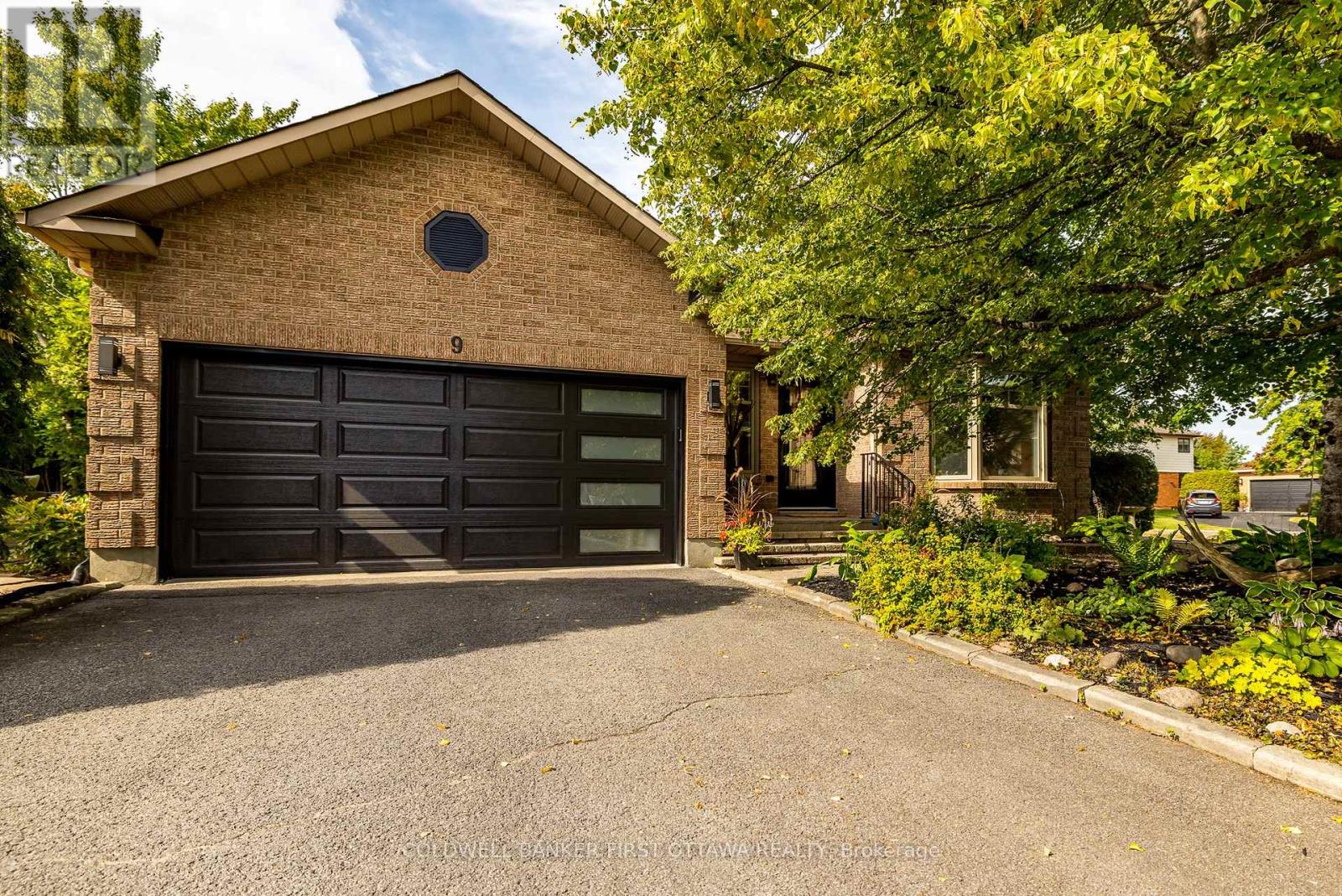 9 LONE MEADOW TRAIL, Ottawa, Ontario