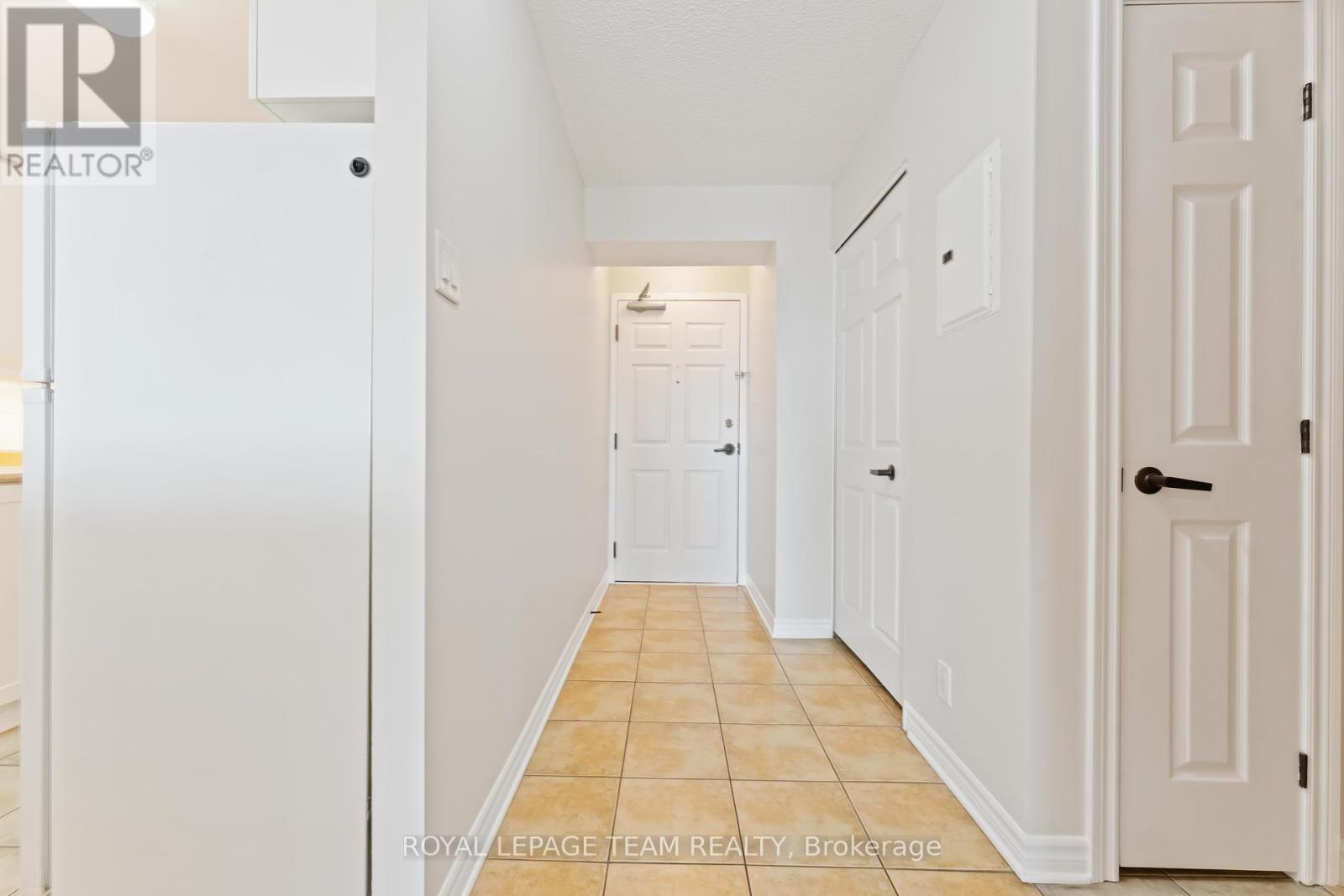 801 - 120 Grant Carman Drive, Ottawa, Ontario  K2E 1C8 - Photo 4 - X12429032
