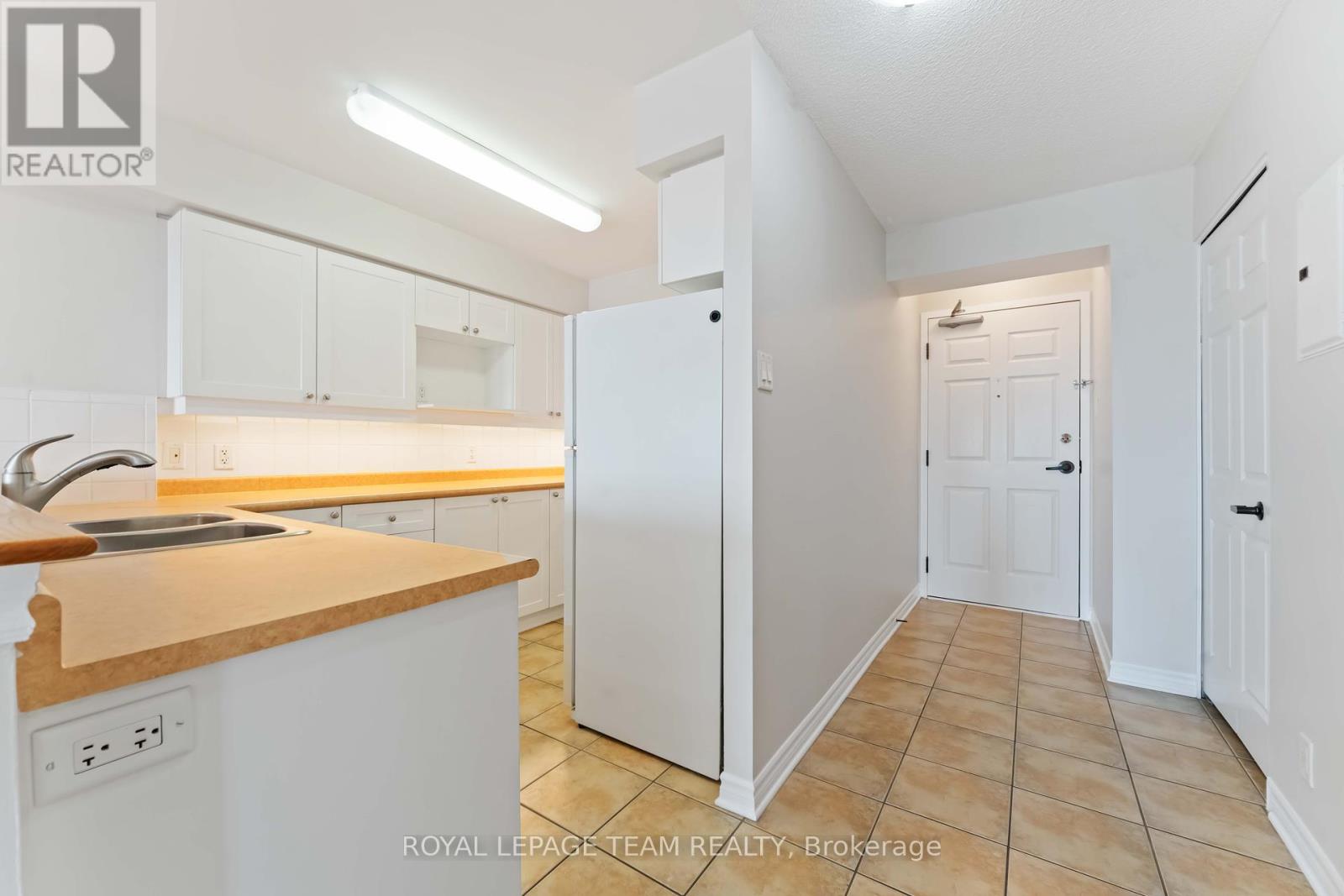 801 - 120 Grant Carman Drive, Ottawa, Ontario  K2E 1C8 - Photo 7 - X12429032