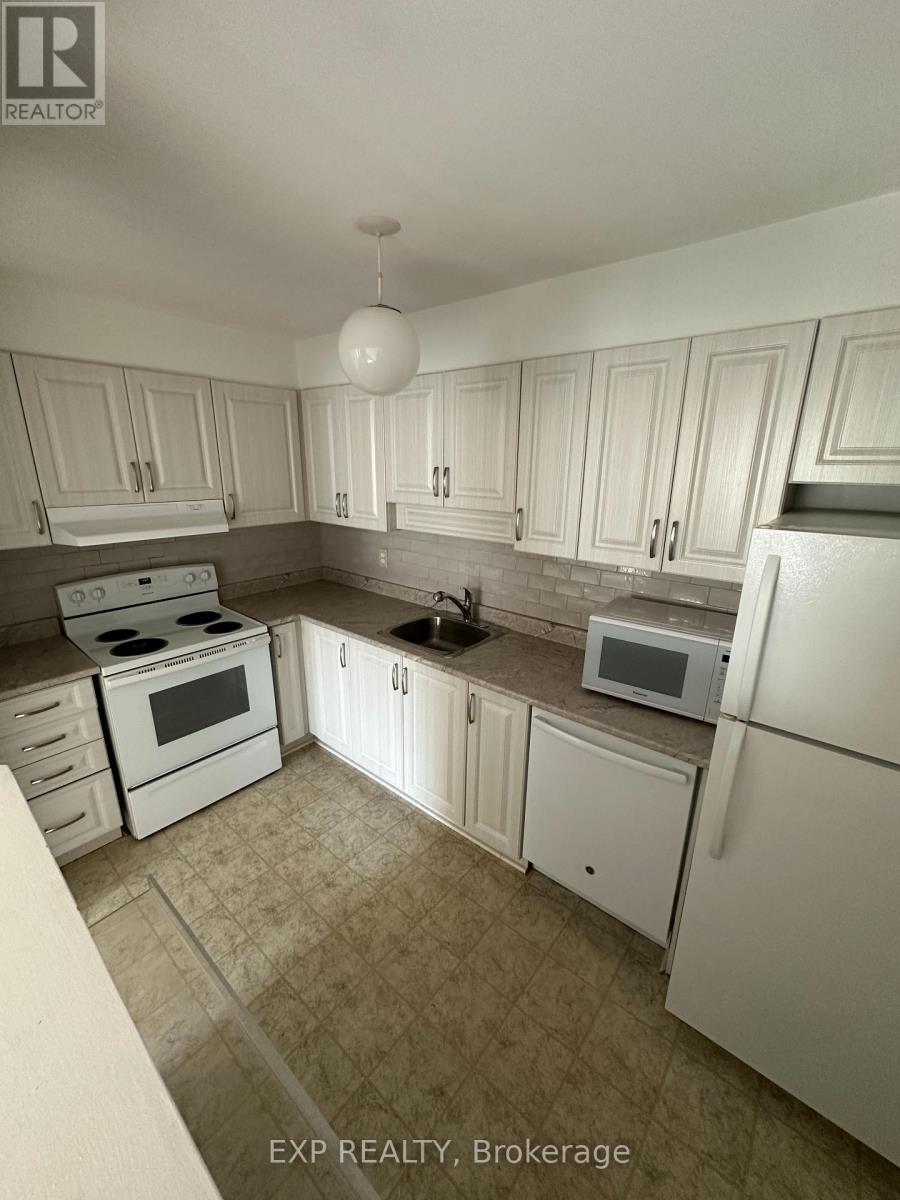 102 - 216 Viewmount Drive, Ottawa, Ontario  K2E 7X4 - Photo 3 - X12429047