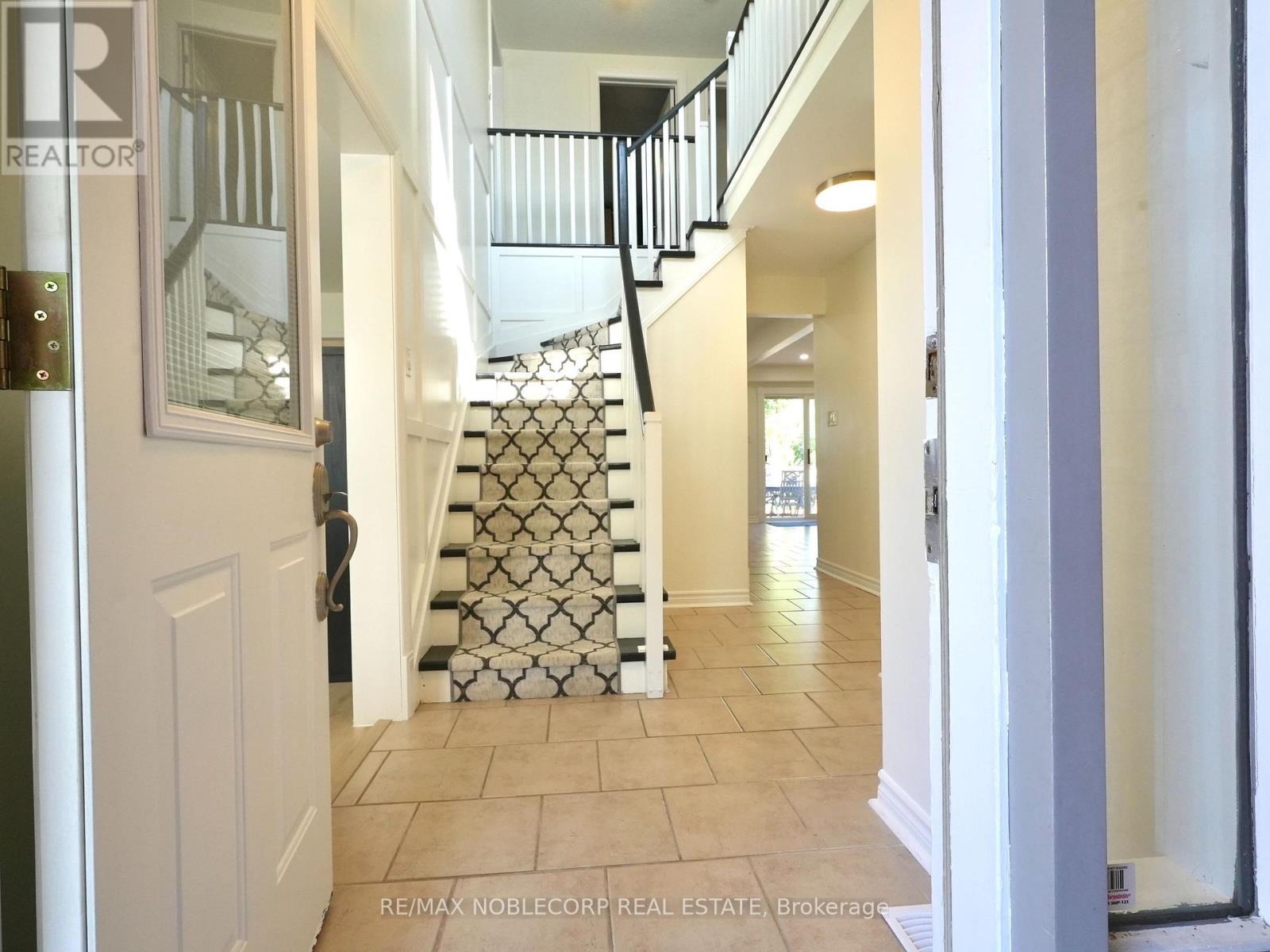 62 O'shaughnessy Crescent, Barrie, Ontario  L4N 7L8 - Photo 7 - S12428845